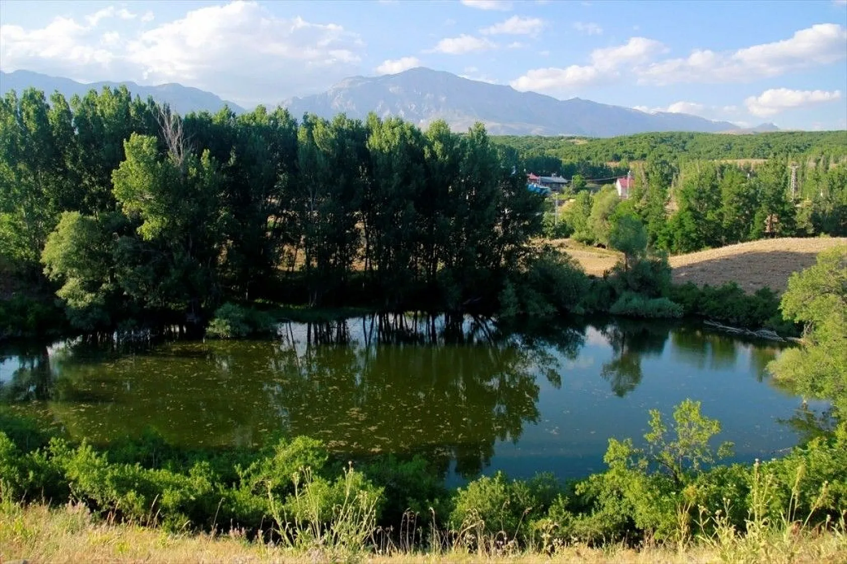 Göz kamaştıran 'Melekler Gölü' keşfedilmeyi bekliyor