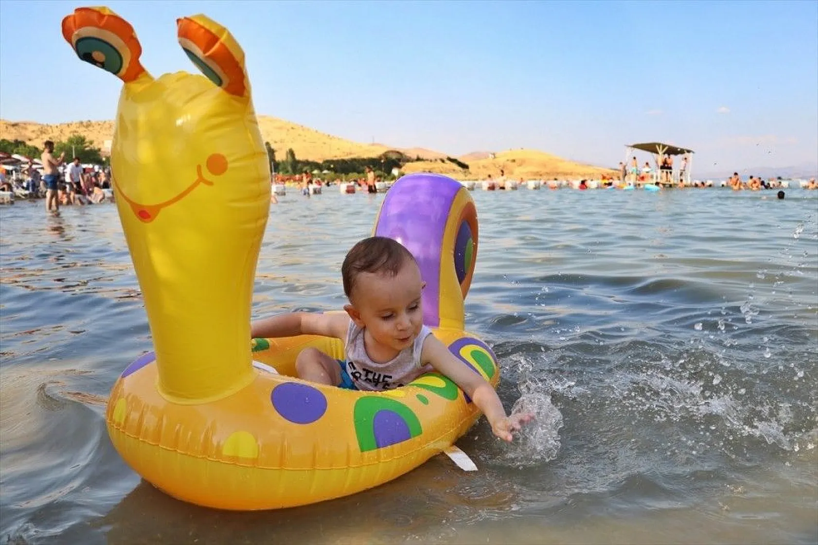 Doğuda tatilcilerin vazgeçilmez adresi: Hazar Gölü