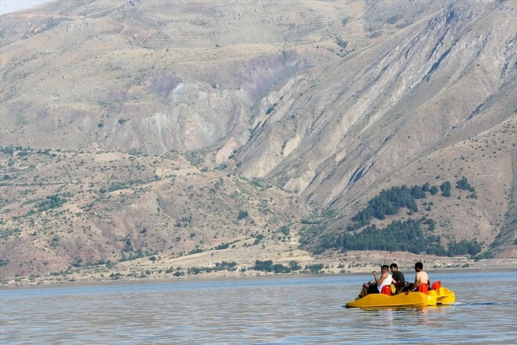 Doğuda tatilcilerin vazgeçilmez adresi: Hazar Gölü