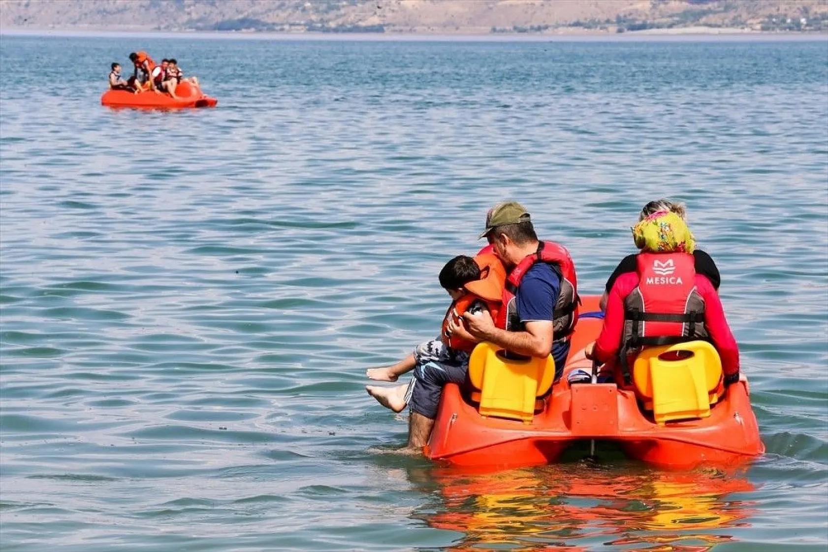 Doğuda tatilcilerin vazgeçilmez adresi: Hazar Gölü