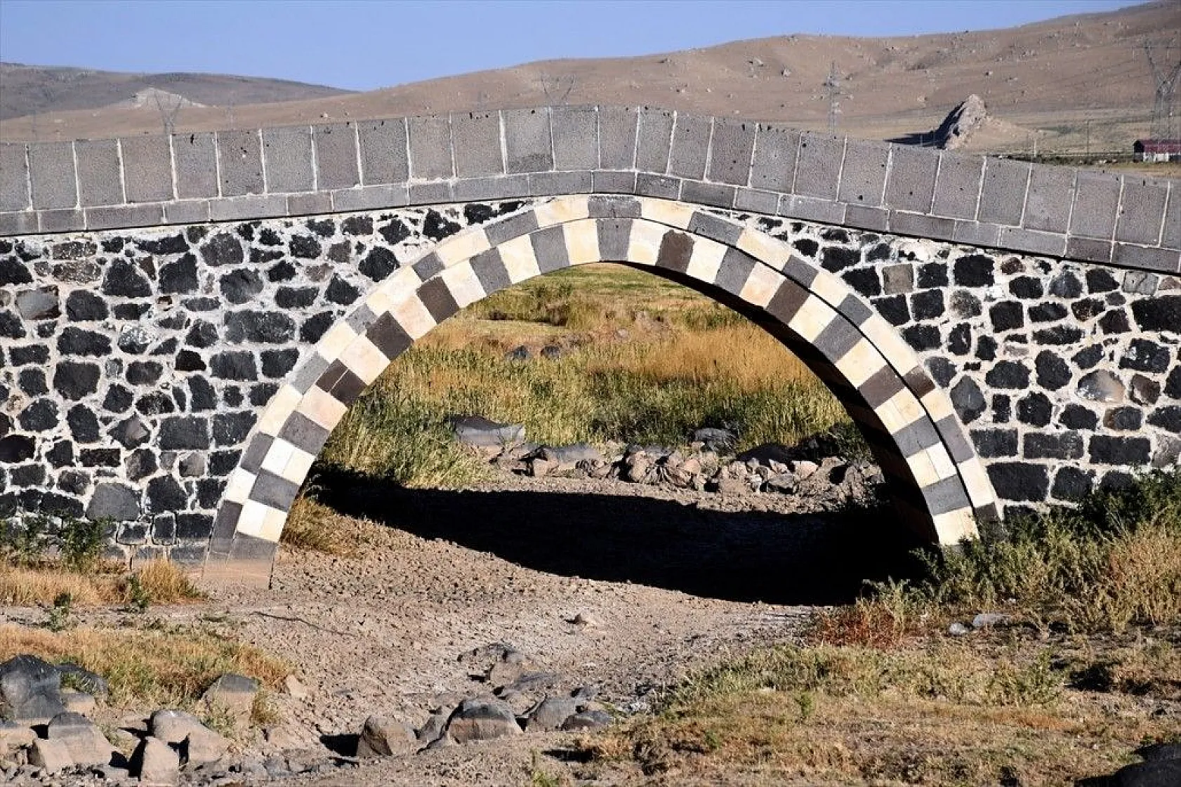 Tarihi Alaca Köprü yıllara meydan okuyor