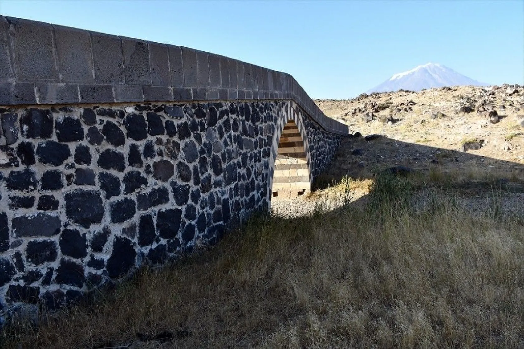 Tarihi Alaca Köprü yıllara meydan okuyor