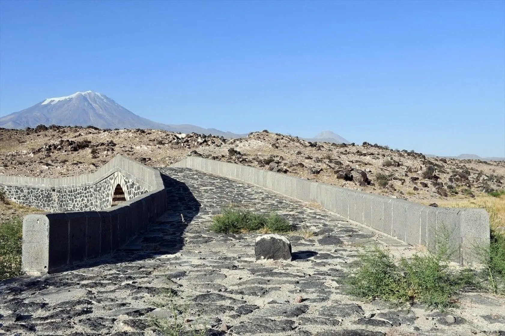 Tarihi Alaca Köprü yıllara meydan okuyor