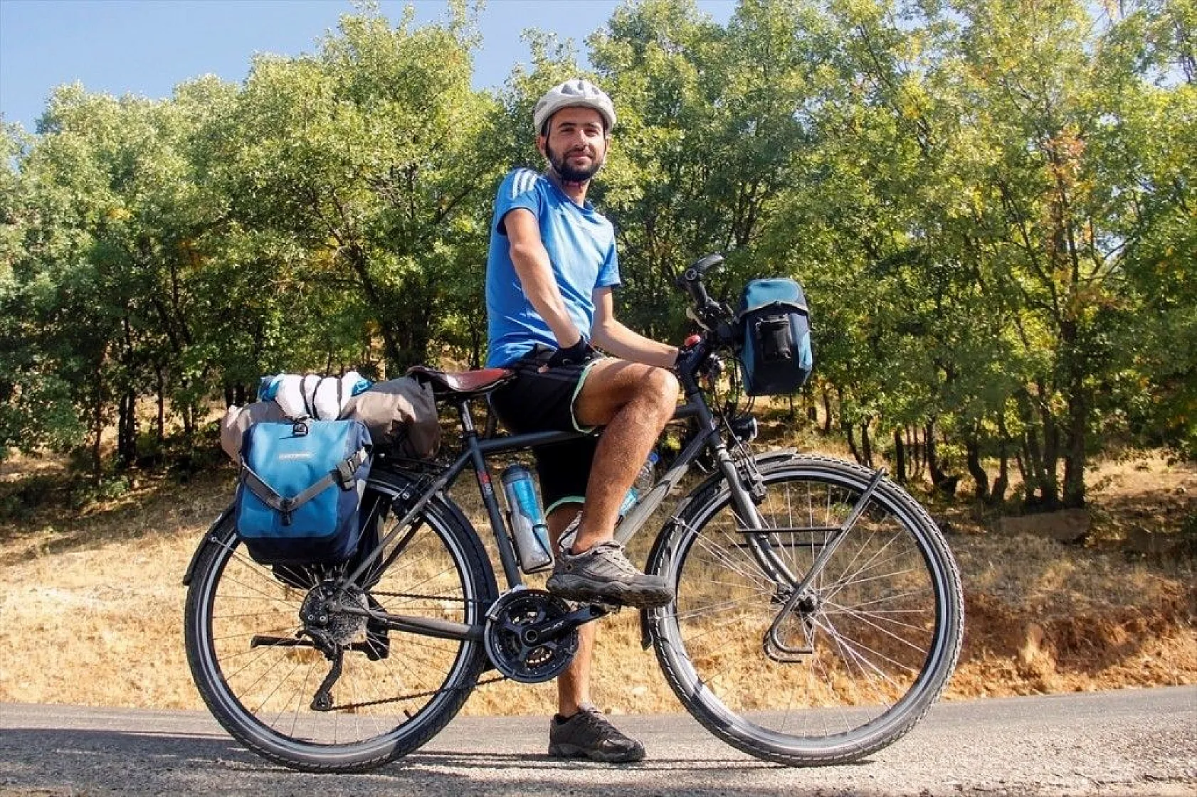 Bisikletiyle 7 yıldır Türkiye'yi geziyor