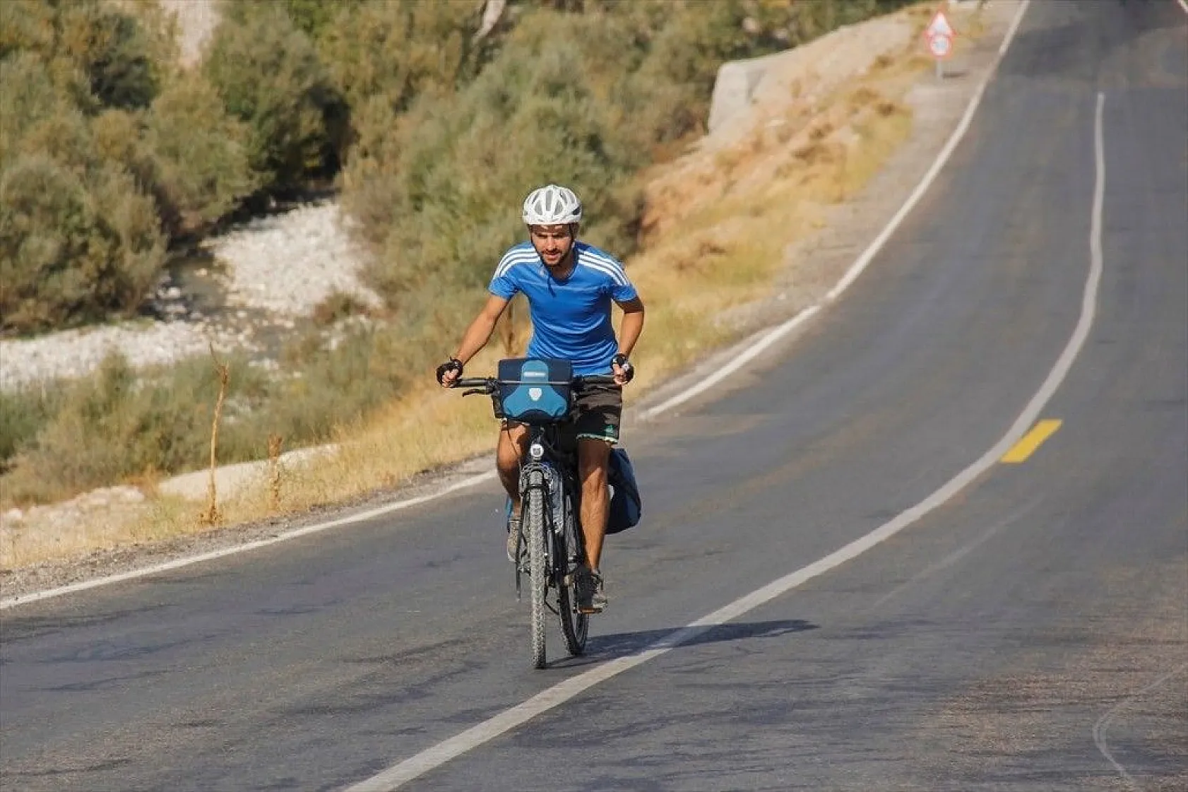 Bisikletiyle 7 yıldır Türkiye'yi geziyor