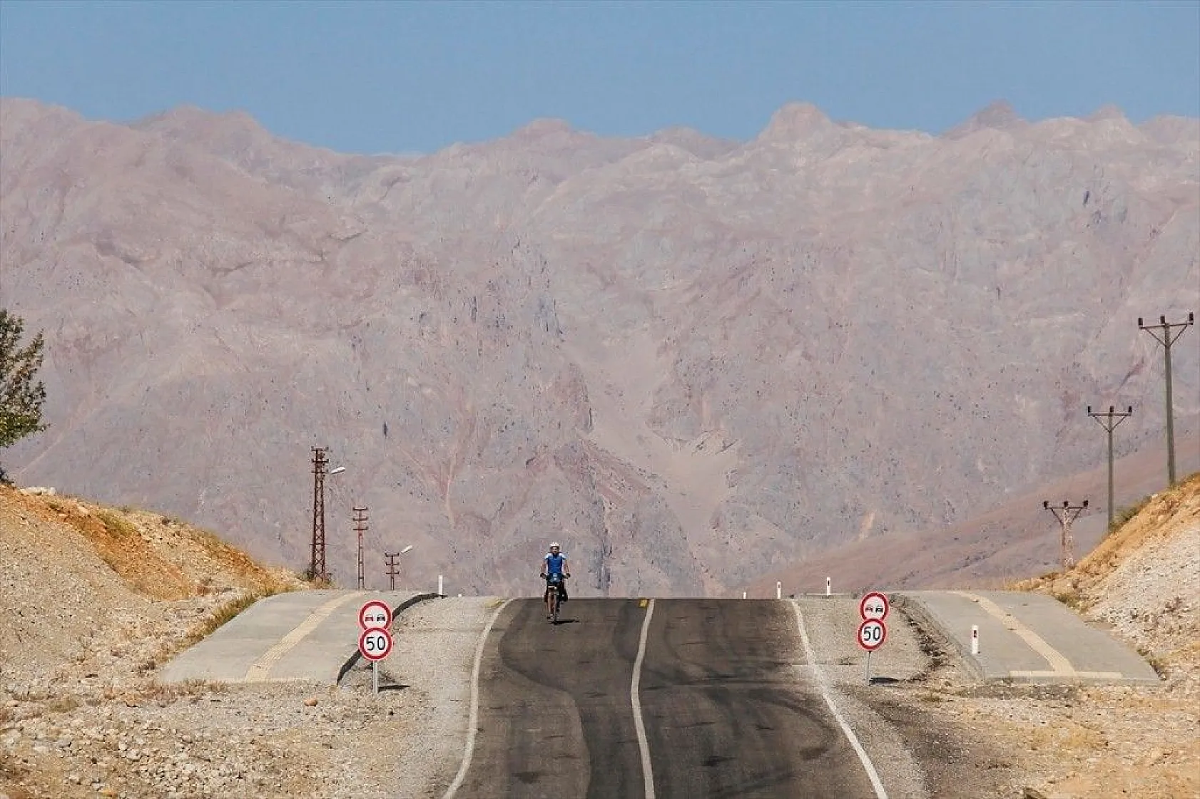 Bisikletiyle 7 yıldır Türkiye'yi geziyor