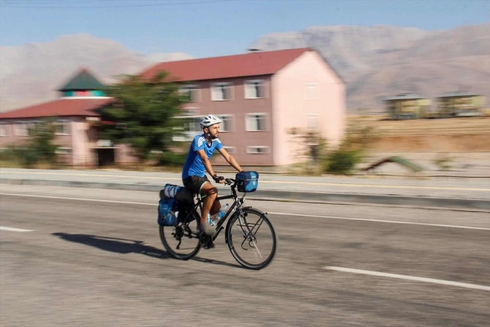 Bisikletiyle 7 yıldır Türkiye'yi geziyor