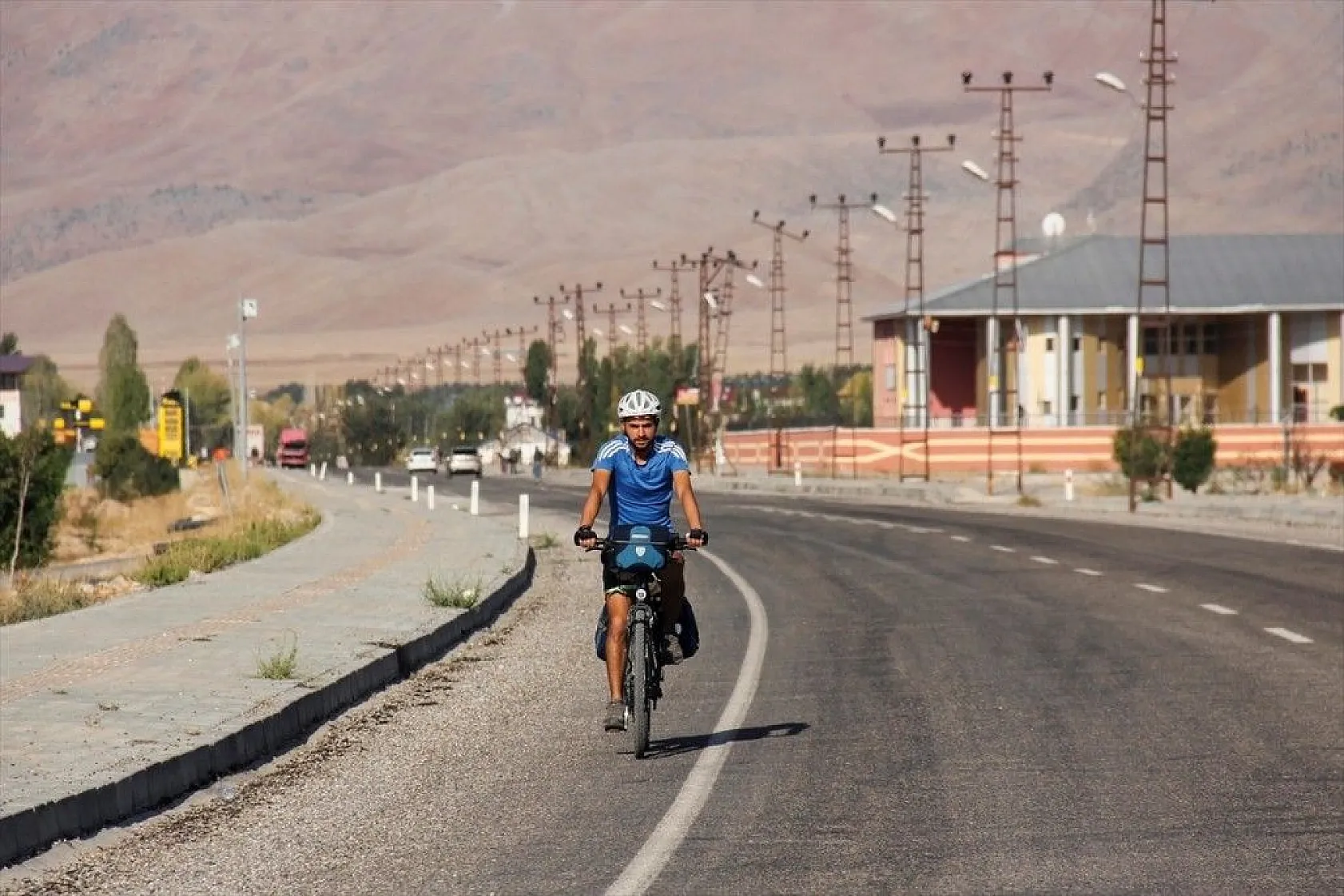 Bisikletiyle 7 yıldır Türkiye'yi geziyor