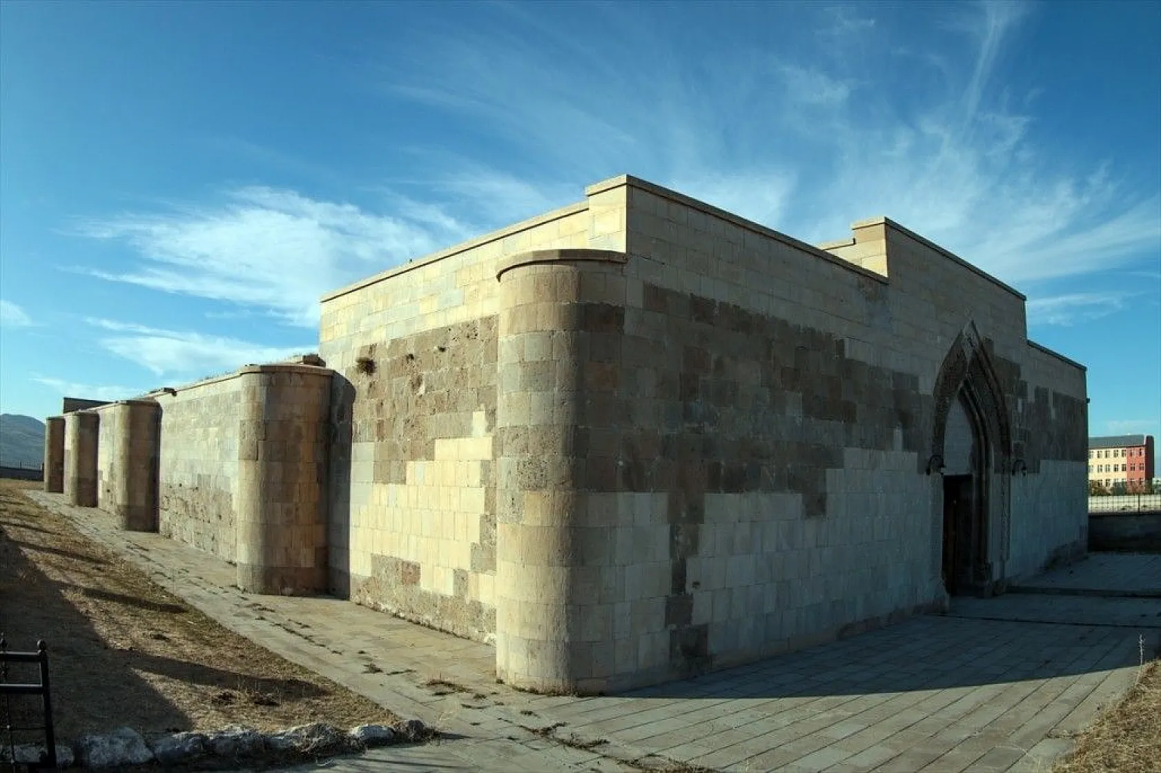 Ejder Kervansarayı ziyaretçilerini tarihi yolculuğa çıkarıyor