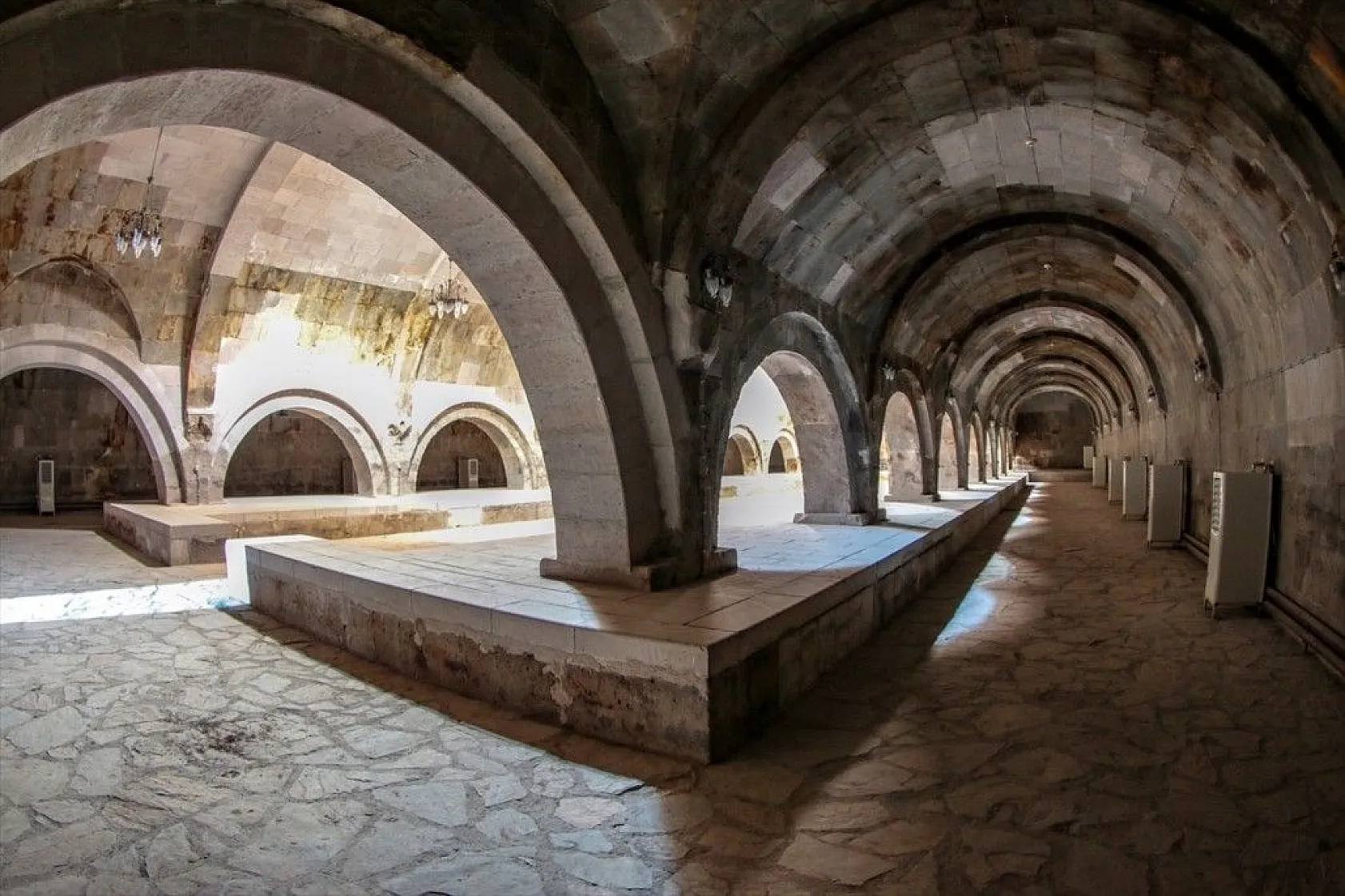 Ejder Kervansarayı ziyaretçilerini tarihi yolculuğa çıkarıyor