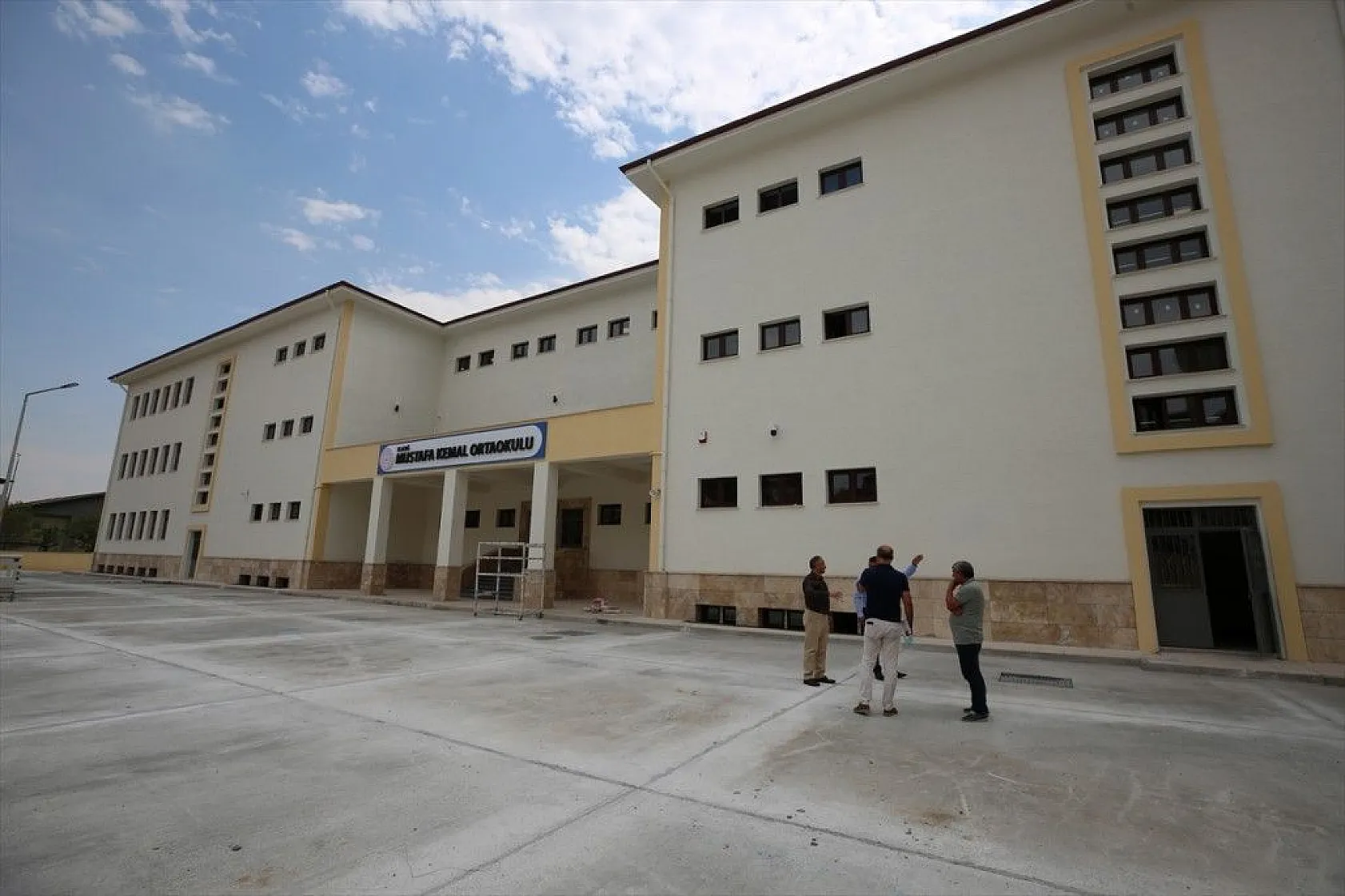 Depremin etkilediği Elazığ'da yeni okul binaları yükseliyor