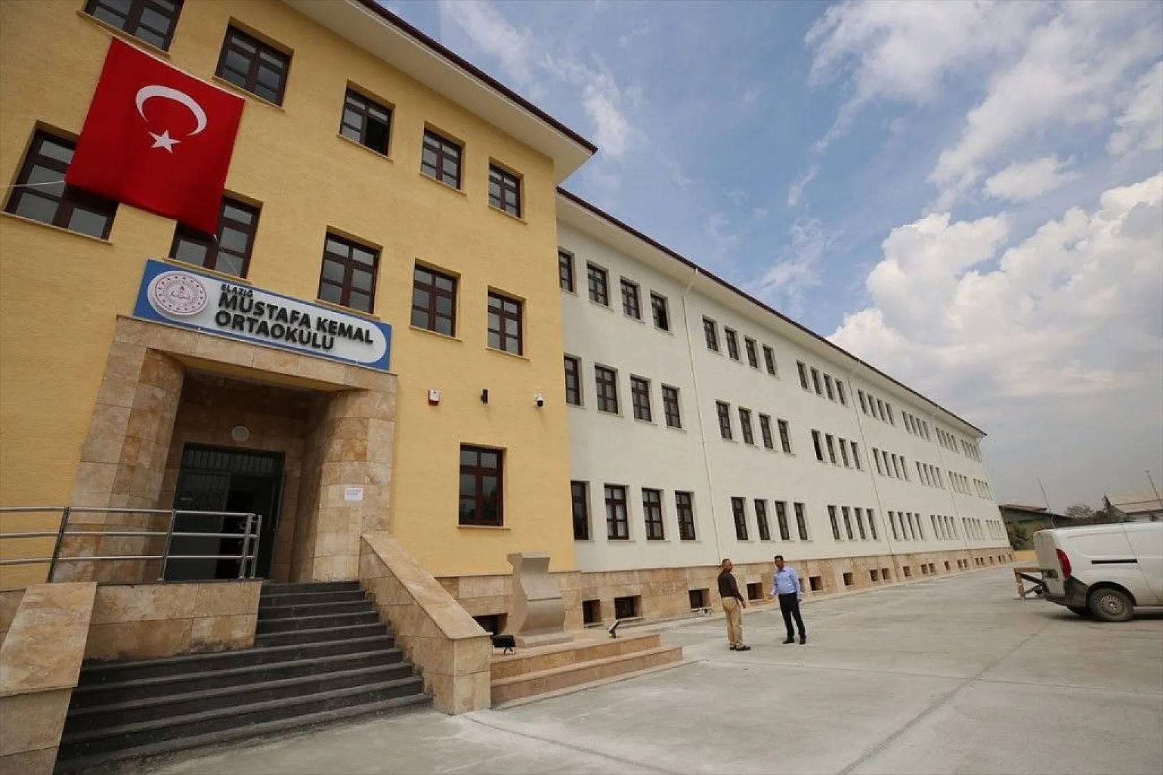 Depremin etkilediği Elazığ'da yeni okul binaları yükseliyor