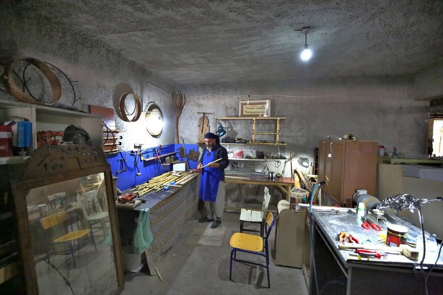 Kültürünü yaşatmak için yaptığı neylerle gönüllü kurs veriyor