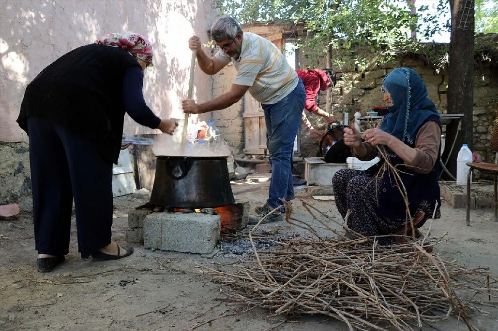 Kazanlar 'orcik' yapımı için kaynıyor