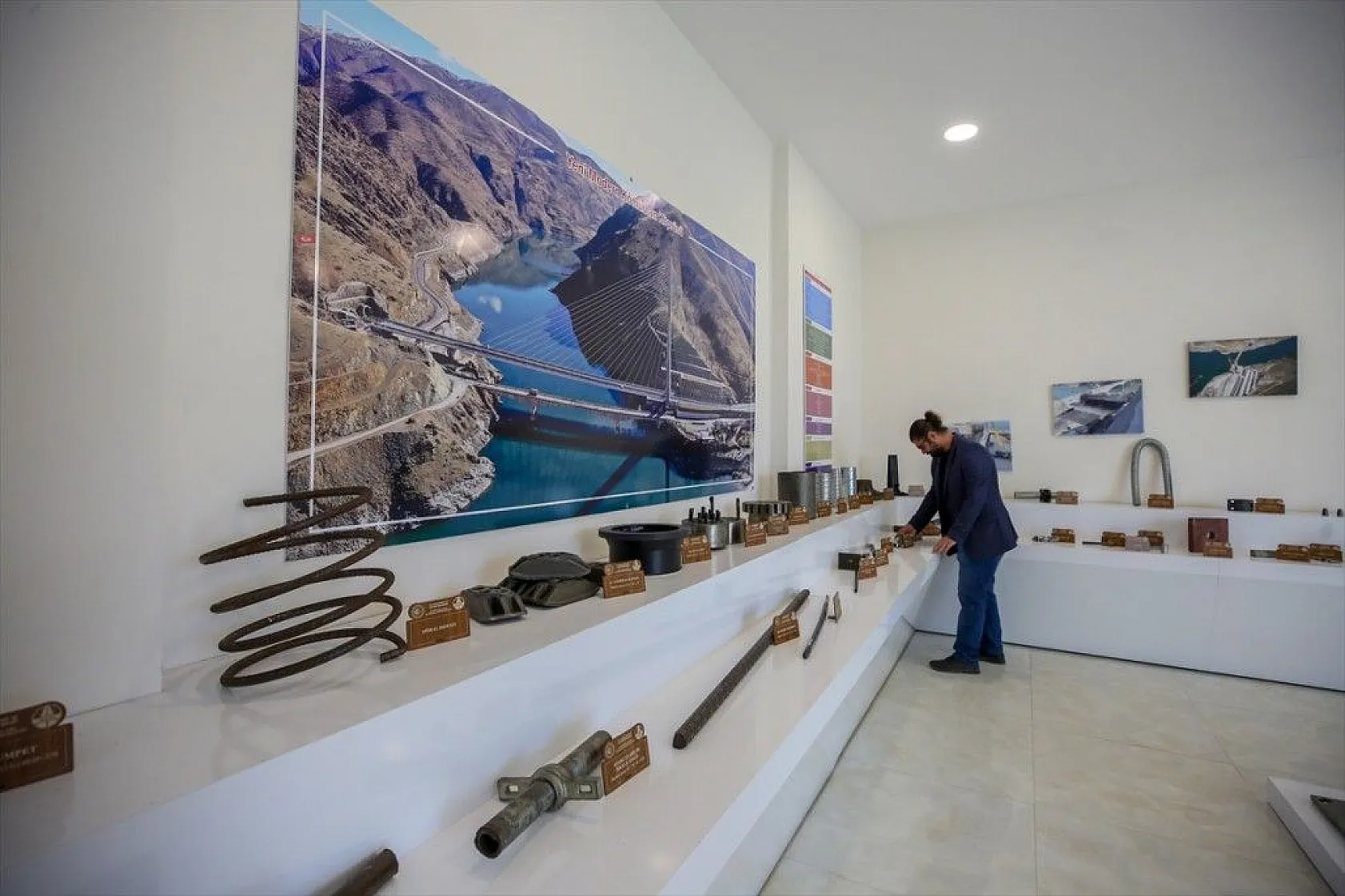Kömürhan Köprüsü'nün inşaat atıkları sanat eserine dönüştürüldü