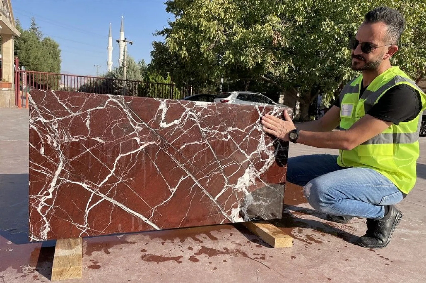 Elazığ'ın Vişne Mermeri güzelliğiyle göz kamaştırıyor