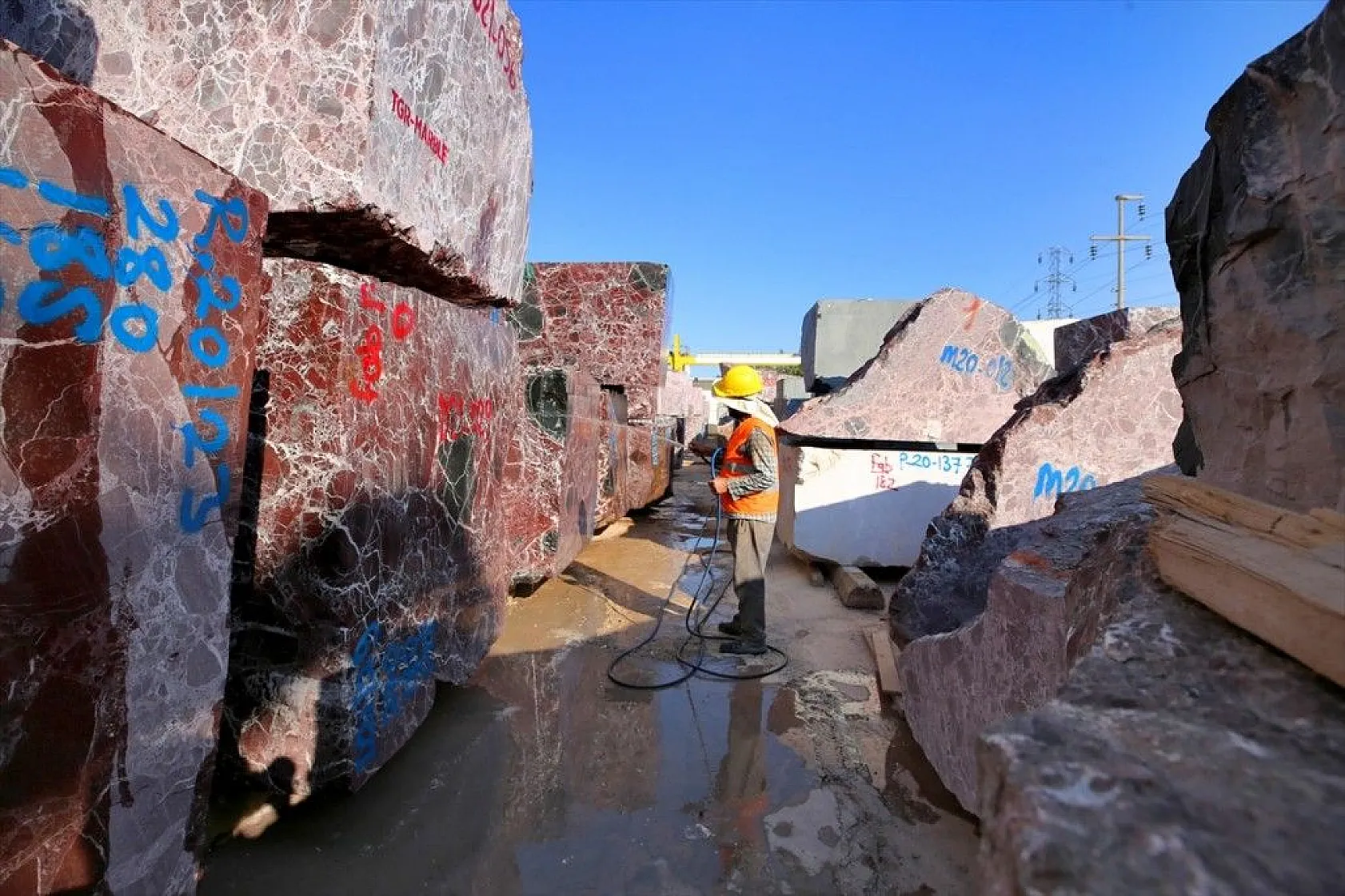 Elazığ'ın Vişne Mermeri güzelliğiyle göz kamaştırıyor