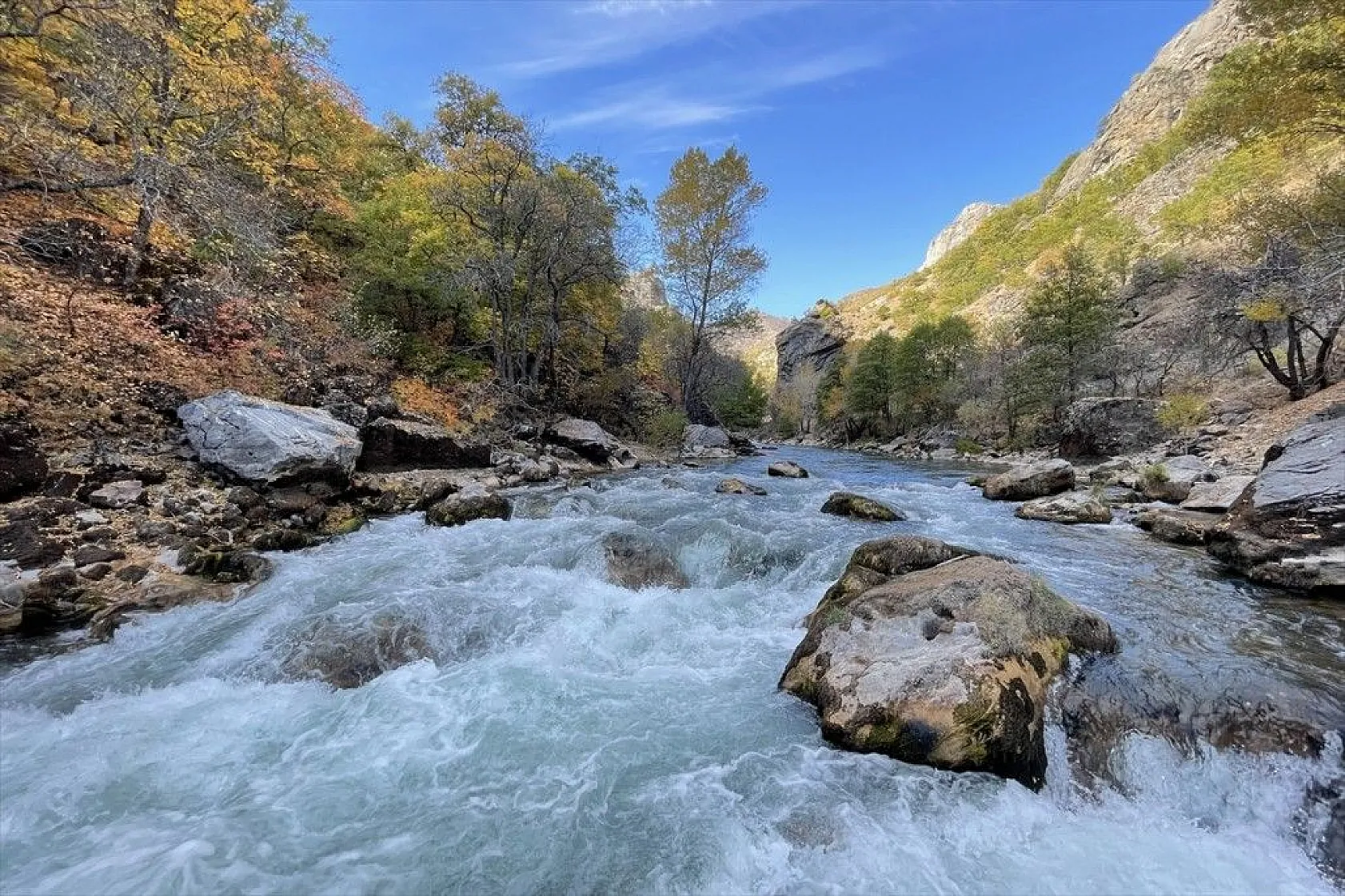 'Munzur Vadisi Milli Parkı' güz renklerine büründü