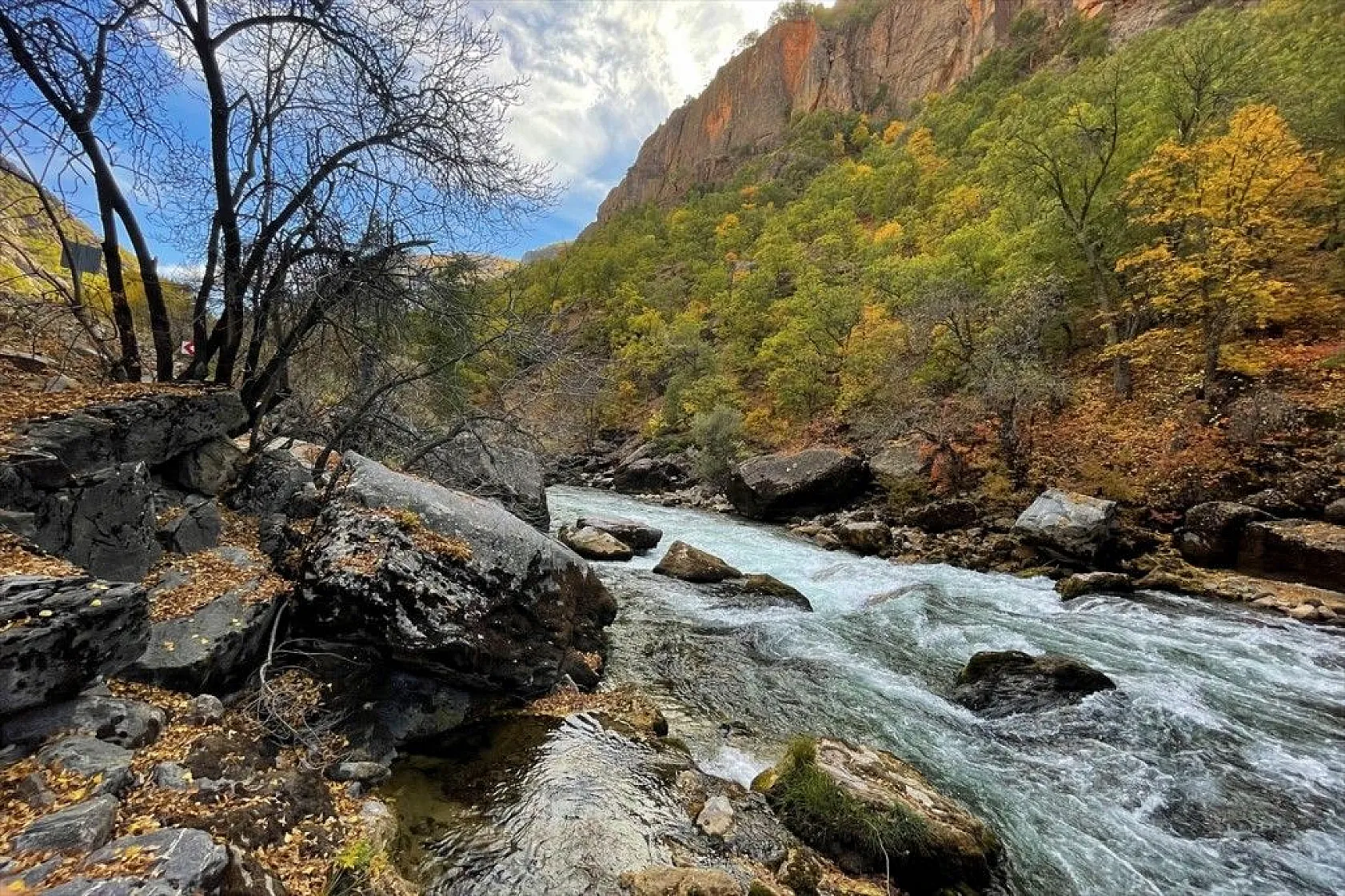 'Munzur Vadisi Milli Parkı' güz renklerine büründü