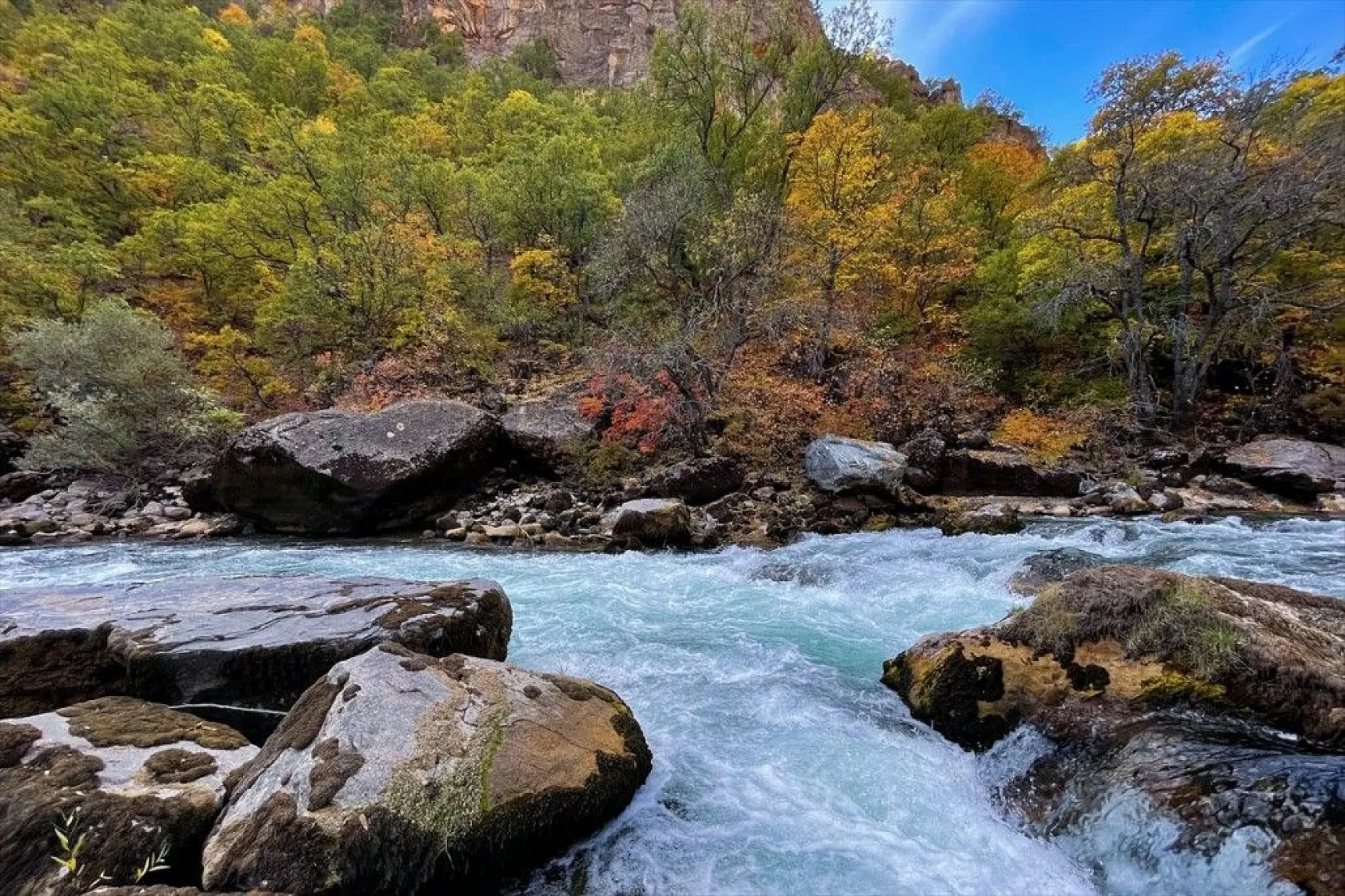'Munzur Vadisi Milli Parkı' güz renklerine büründü