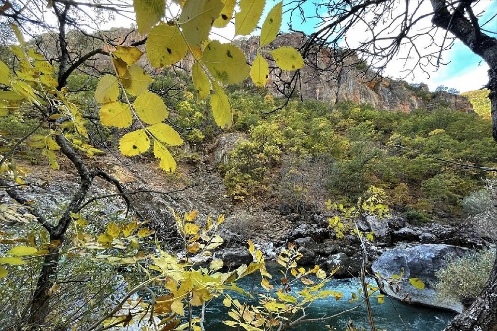 'Munzur Vadisi Milli Parkı' güz renklerine büründü