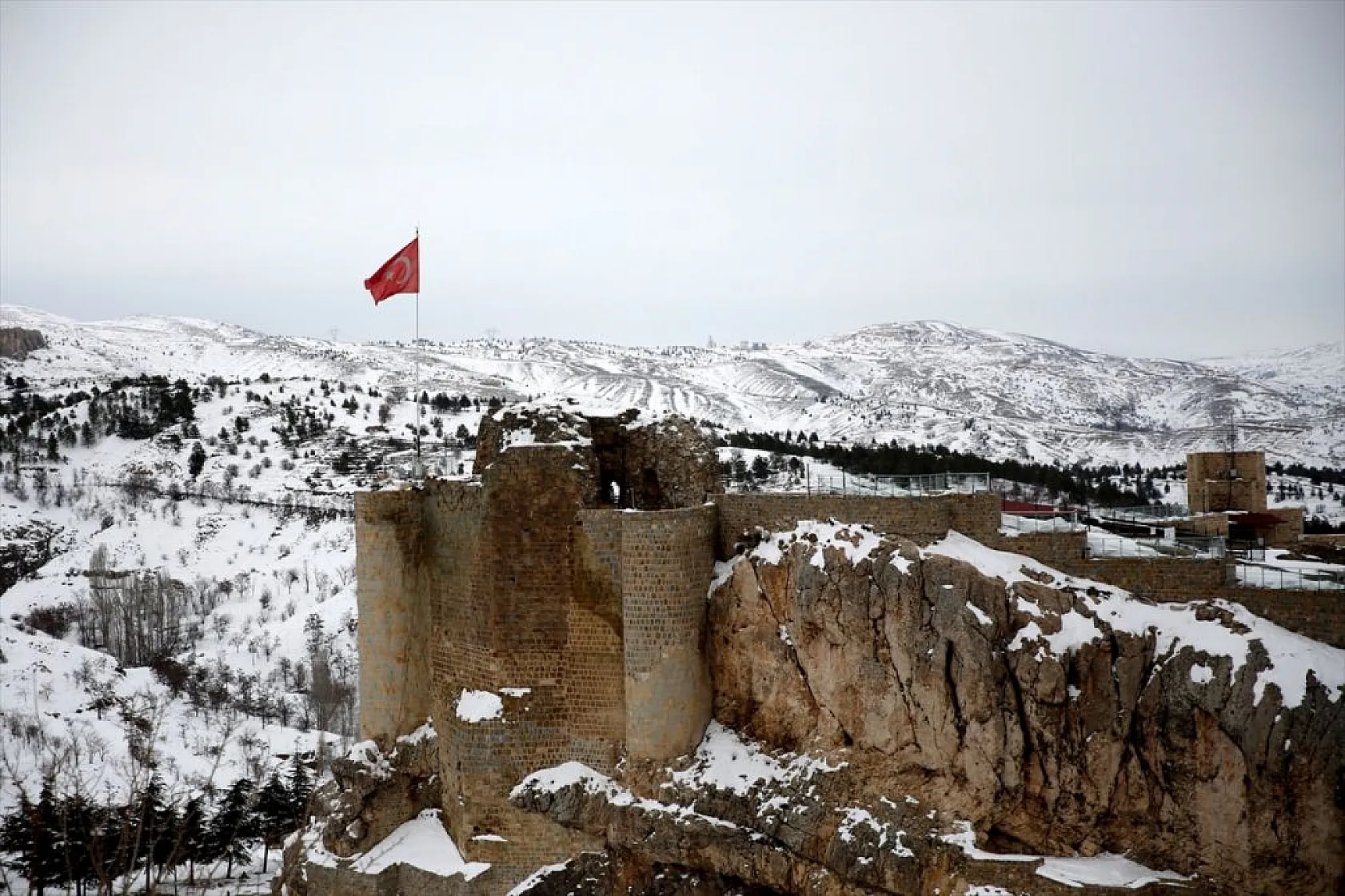 Harput, kar yağışıyla birlikte göz kamaştırdı