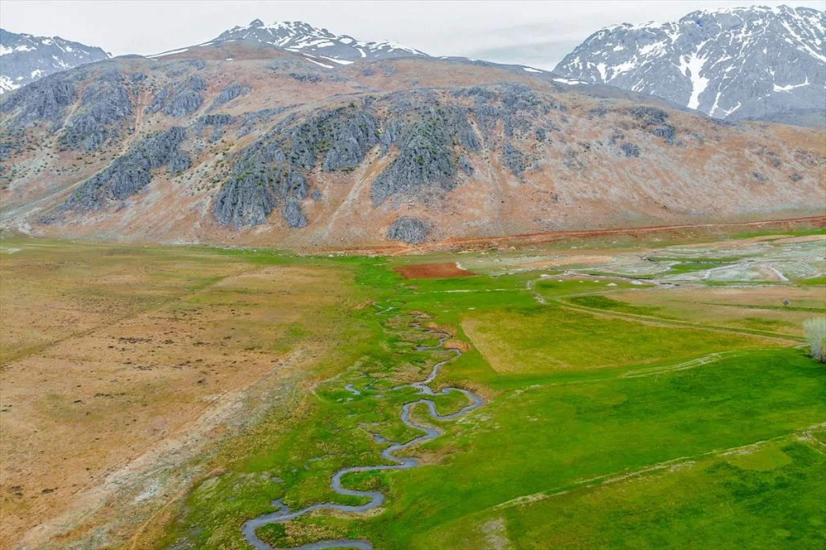 Tunceli'nin Gözeler köyündeki mendereslerde ilkbahar güzelliği