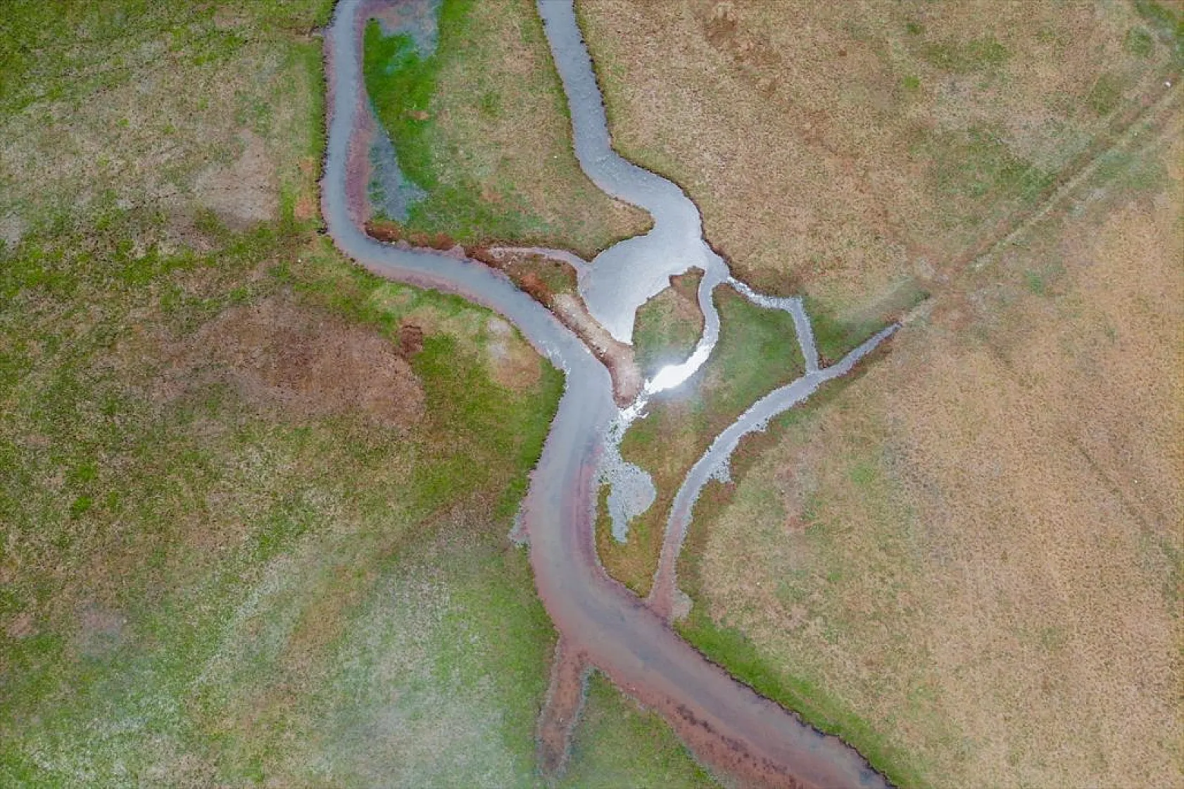 Tunceli'nin Gözeler köyündeki mendereslerde ilkbahar güzelliği