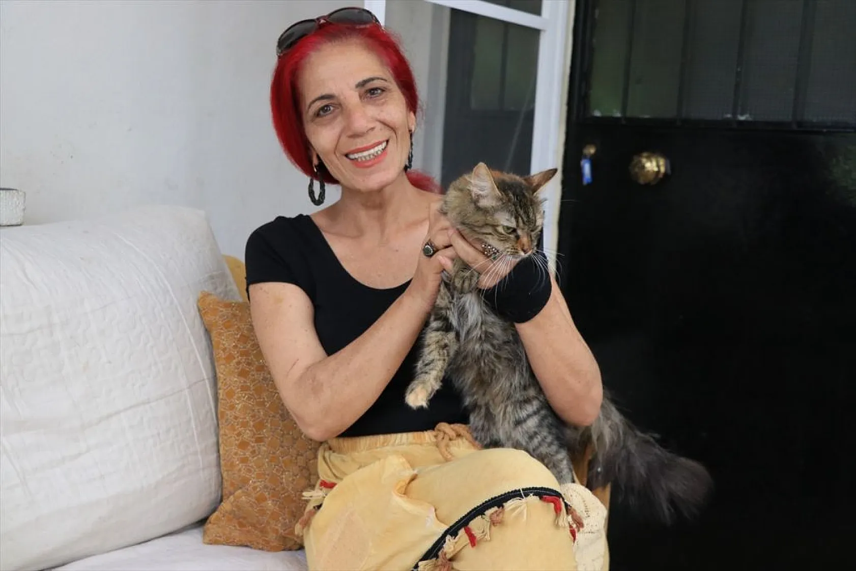 Emekli öğretmenden sahipsiz hayvanlara vefa