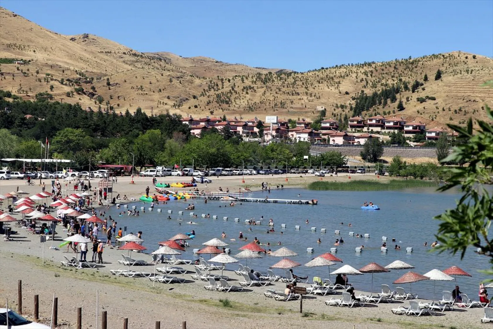 Hazar Gölü sahillerinde bayram bereketi