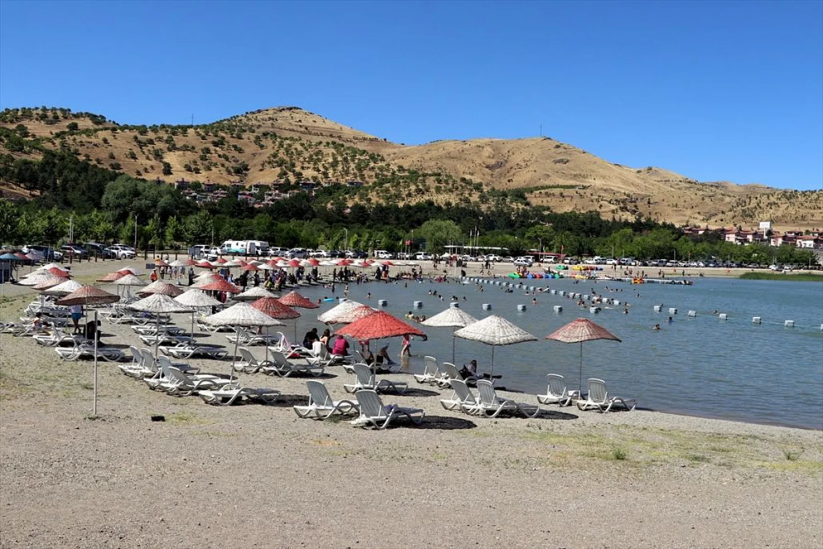 Hazar Gölü sahillerinde bayram bereketi