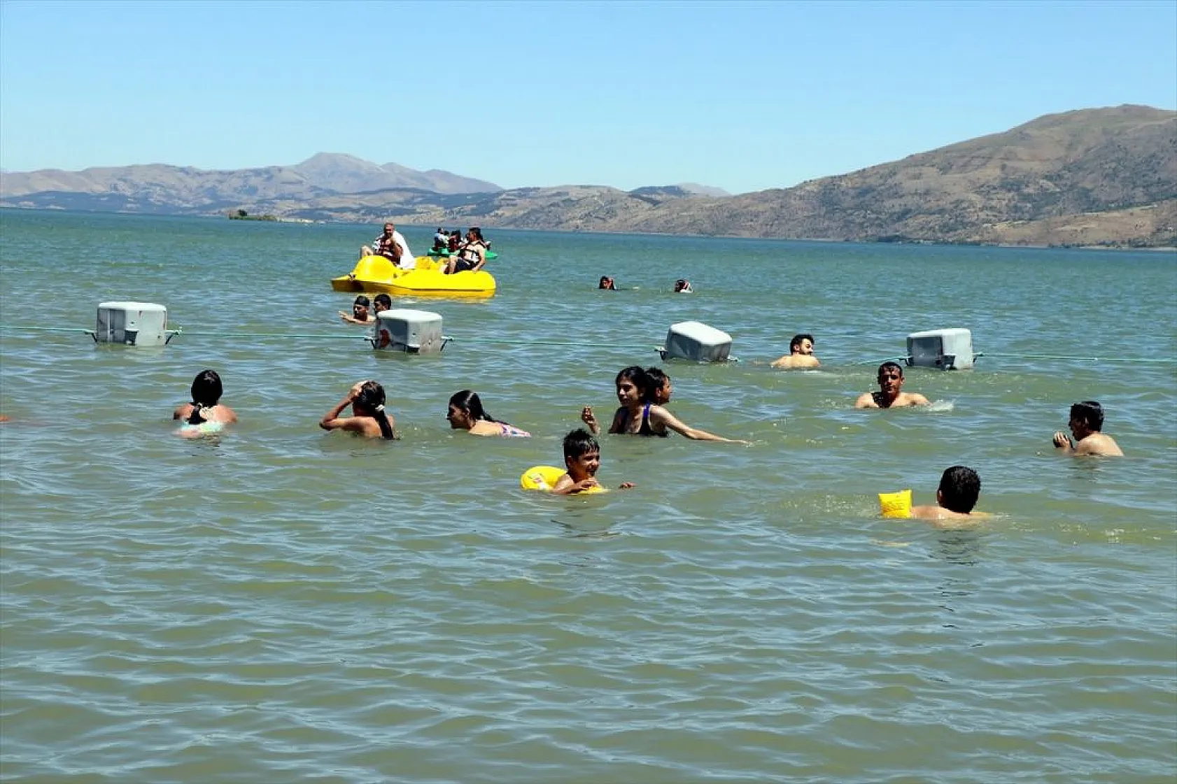 Hazar Gölü sahillerinde bayram bereketi