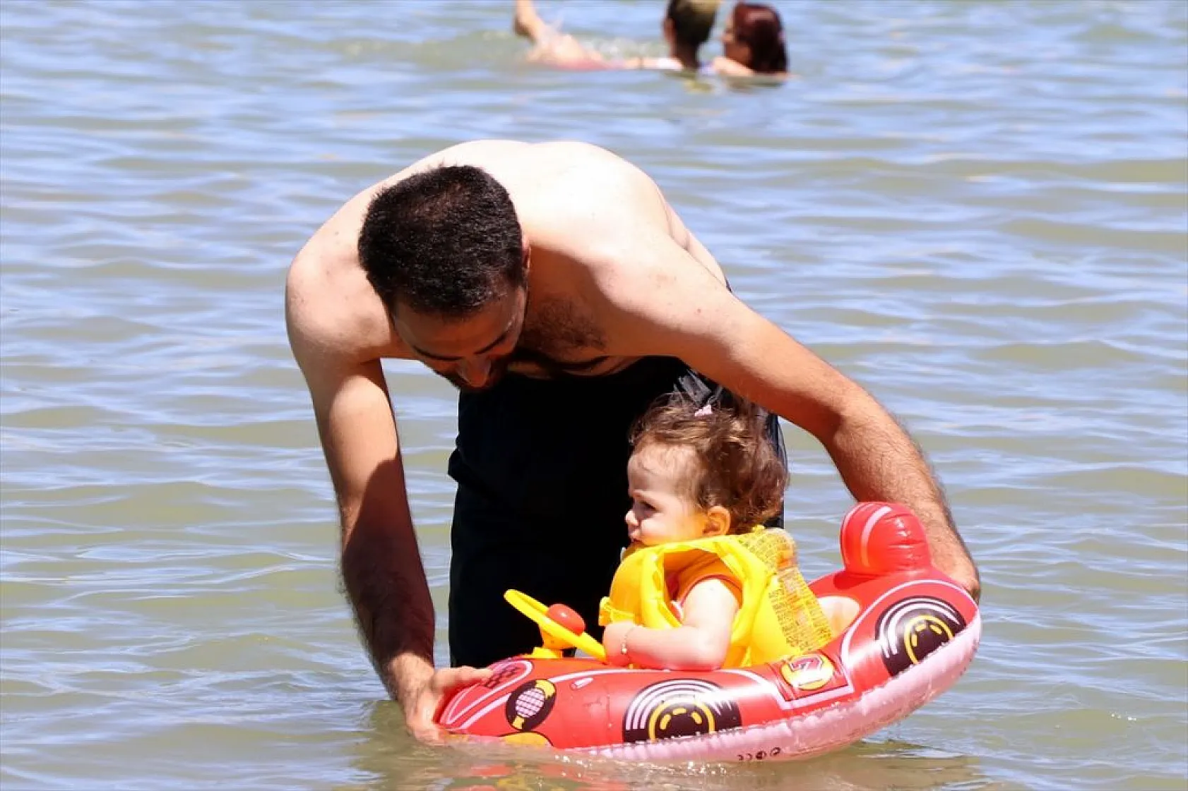 Hazar Gölü sahillerinde bayram bereketi