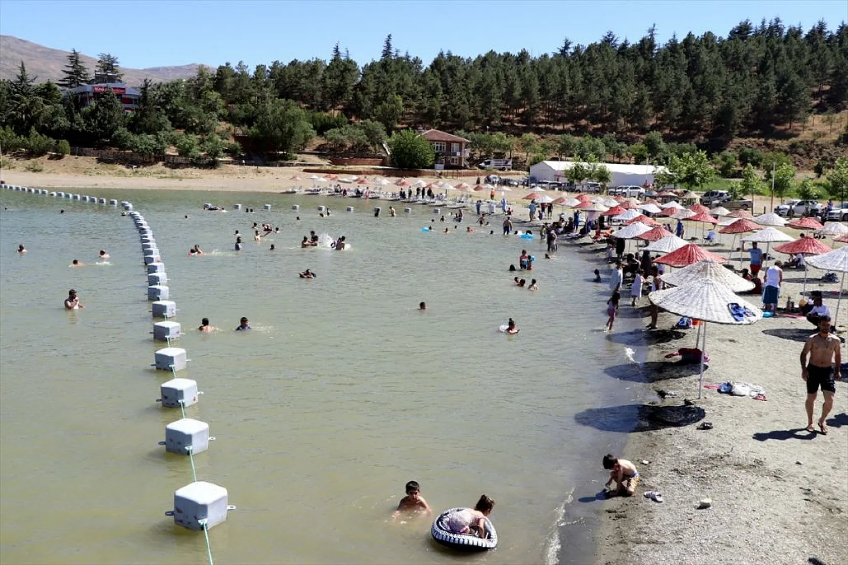 Hazar Gölü sahillerinde bayram bereketi