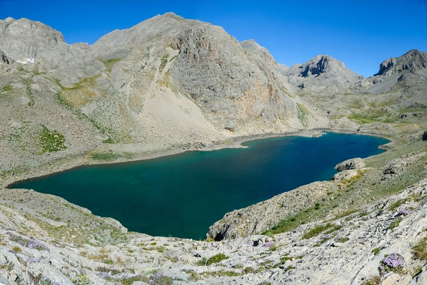 Karagöl, doğal güzelliğiyle doğaseverleri ağırlıyor