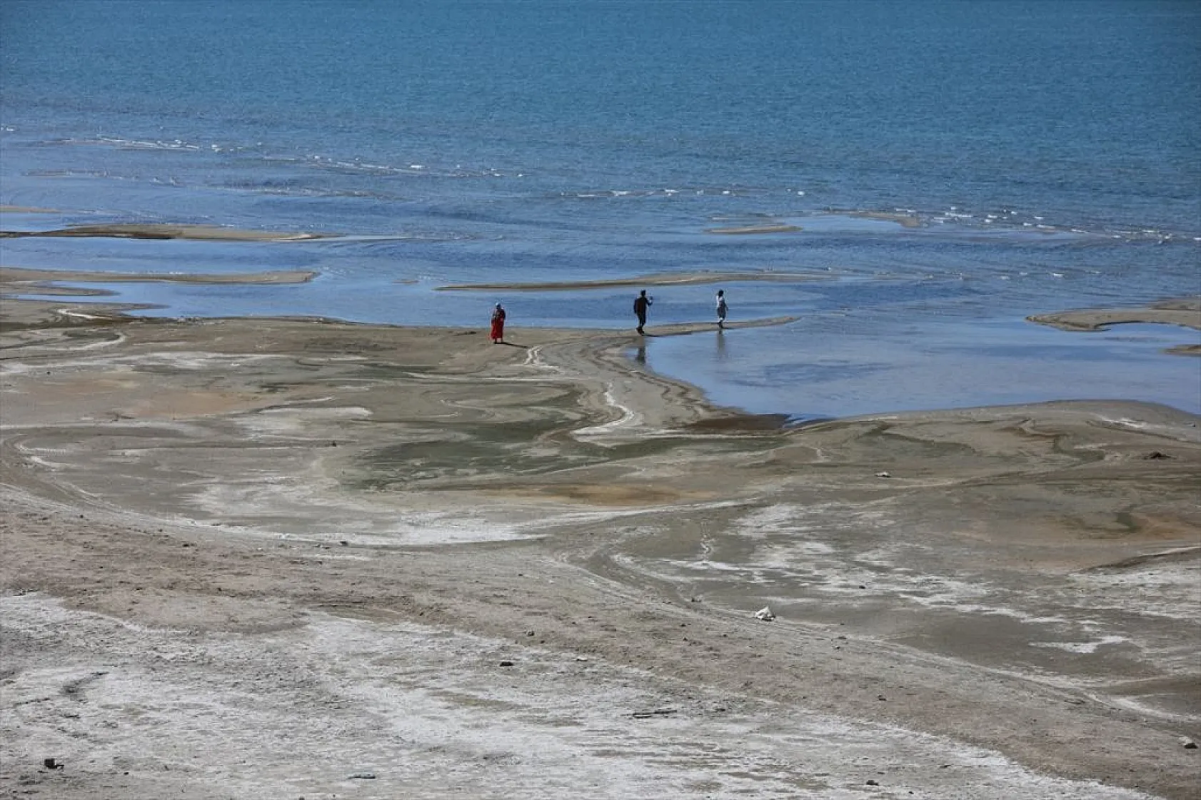 Van Gölü'ndeki çekilme sürüyor
