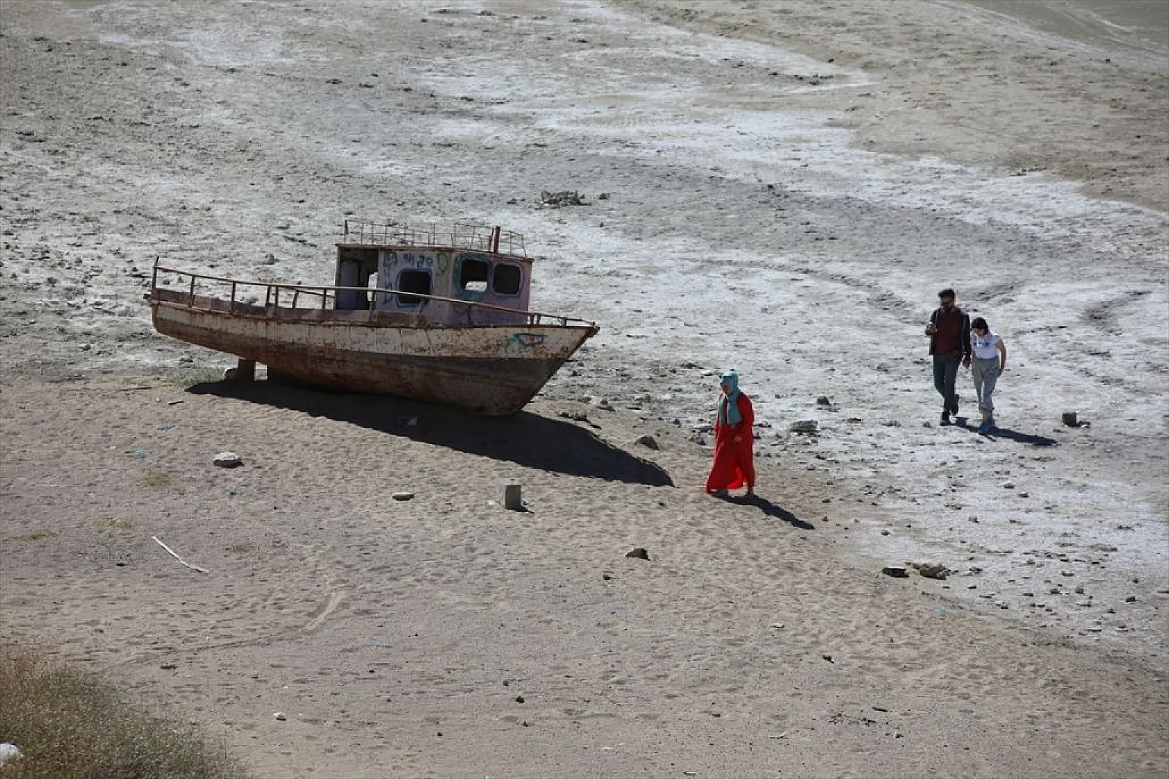 Van Gölü'ndeki çekilme sürüyor