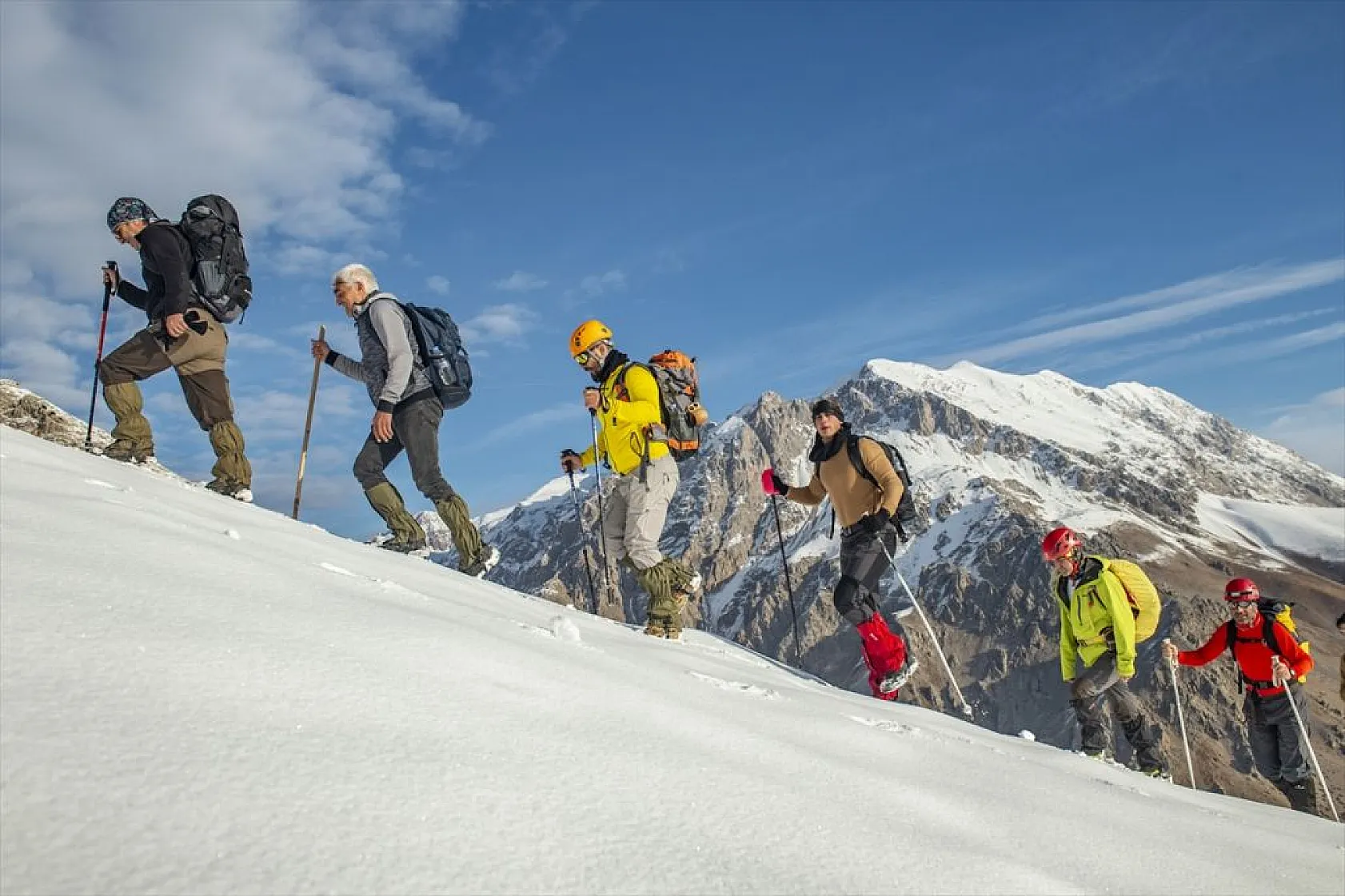 Beyaza bürünen Tunceli dağlarında kış tırmanışları başladı