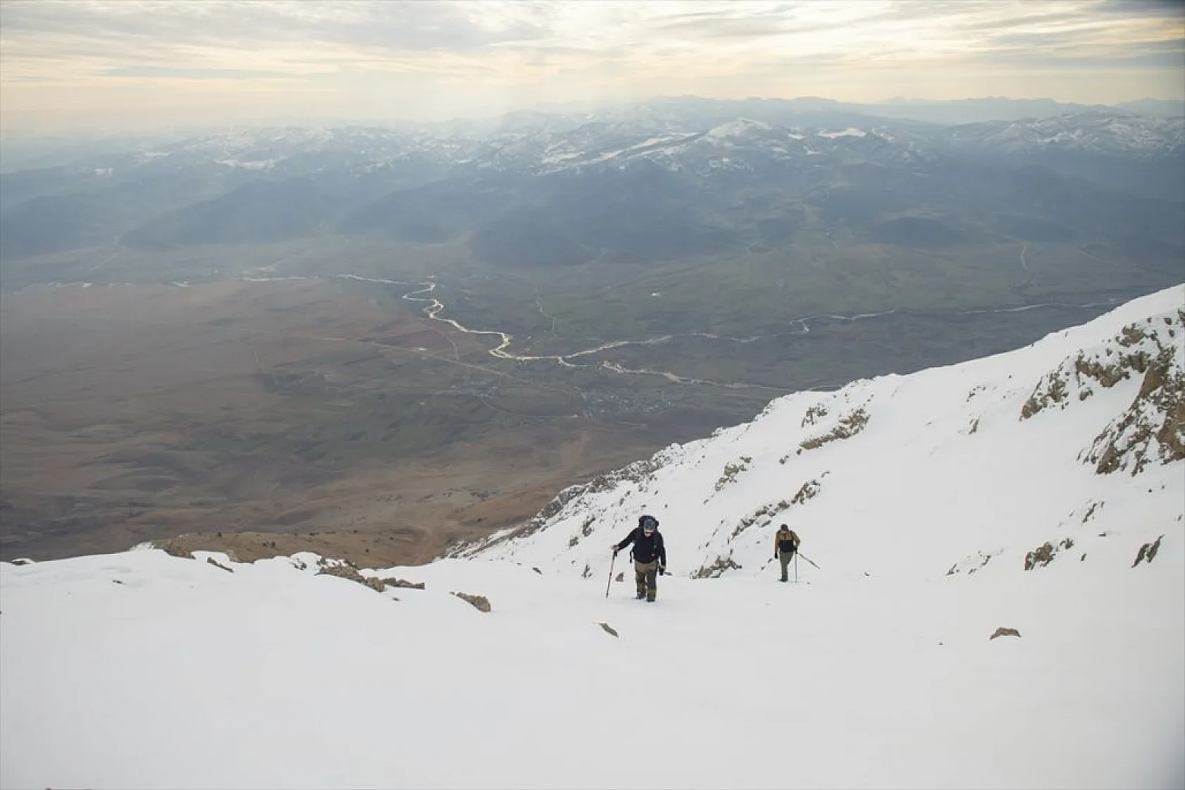 Beyaza bürünen Tunceli dağlarında kış tırmanışları başladı