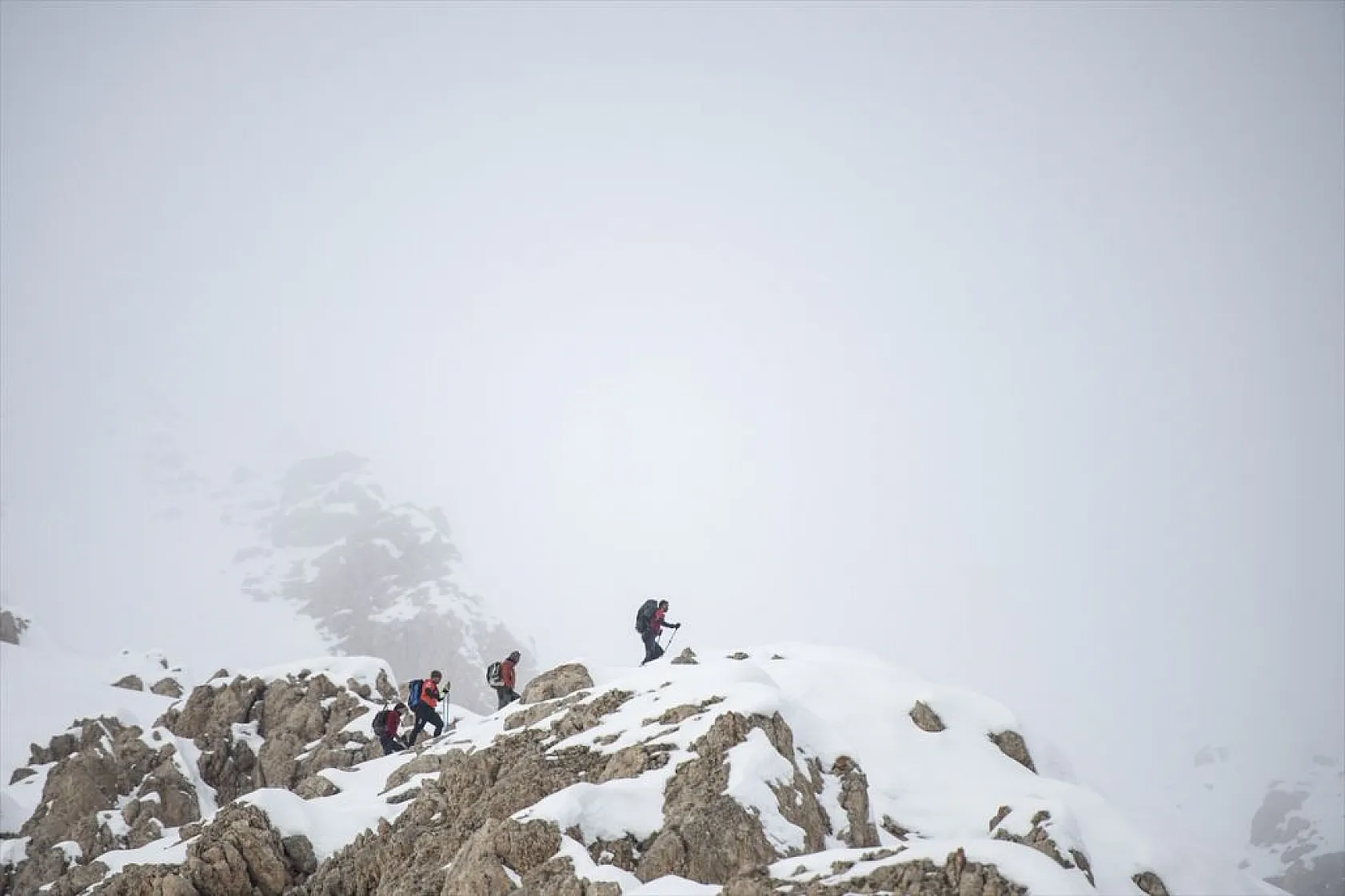 Beyaza bürünen Tunceli dağlarında kış tırmanışları başladı