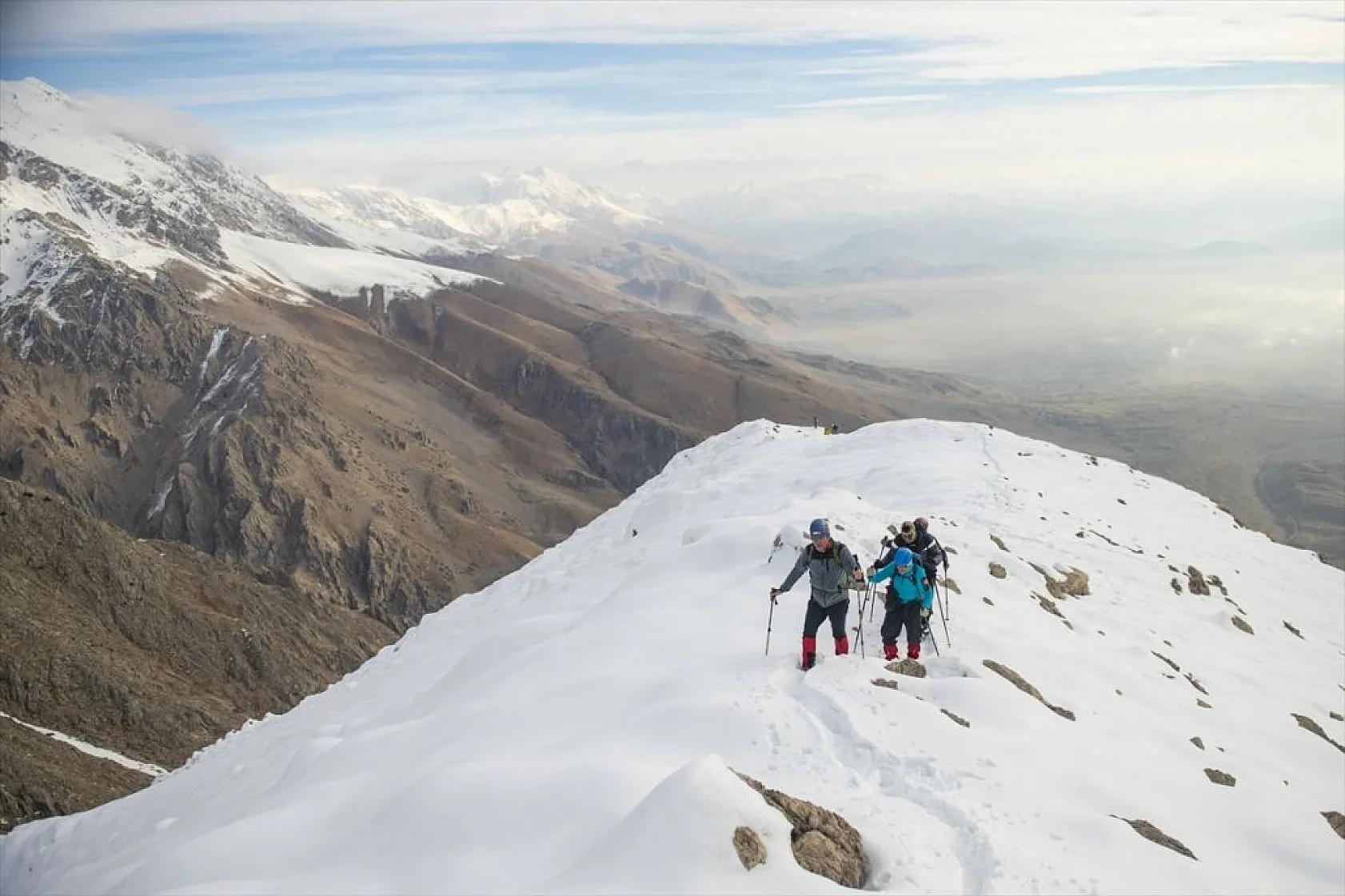 Beyaza bürünen Tunceli dağlarında kış tırmanışları başladı