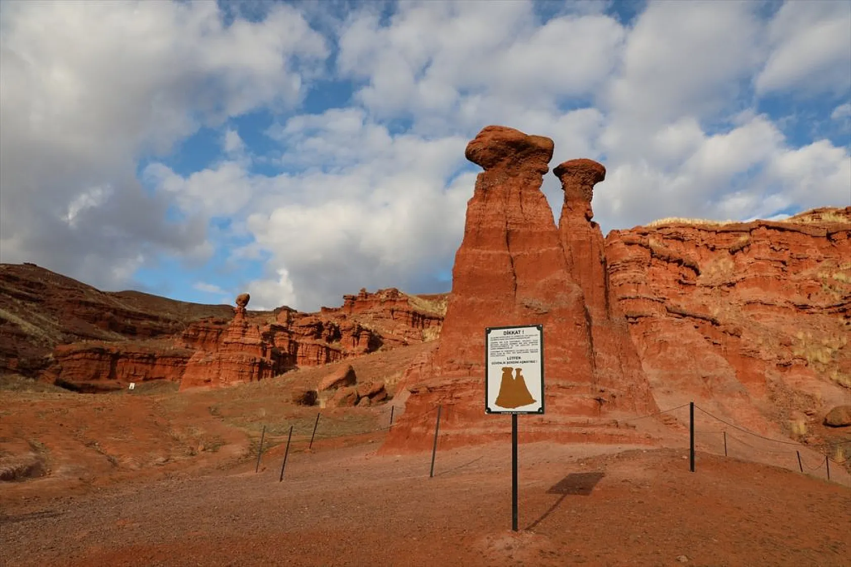 Erzurum'un Narman ilçesindeki peribacaları...