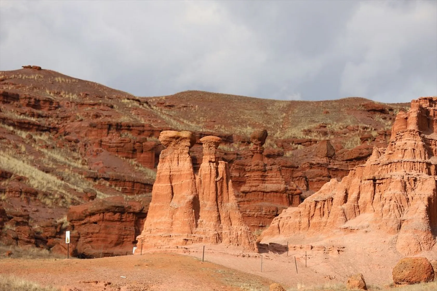 Erzurum'un Narman ilçesindeki peribacaları...