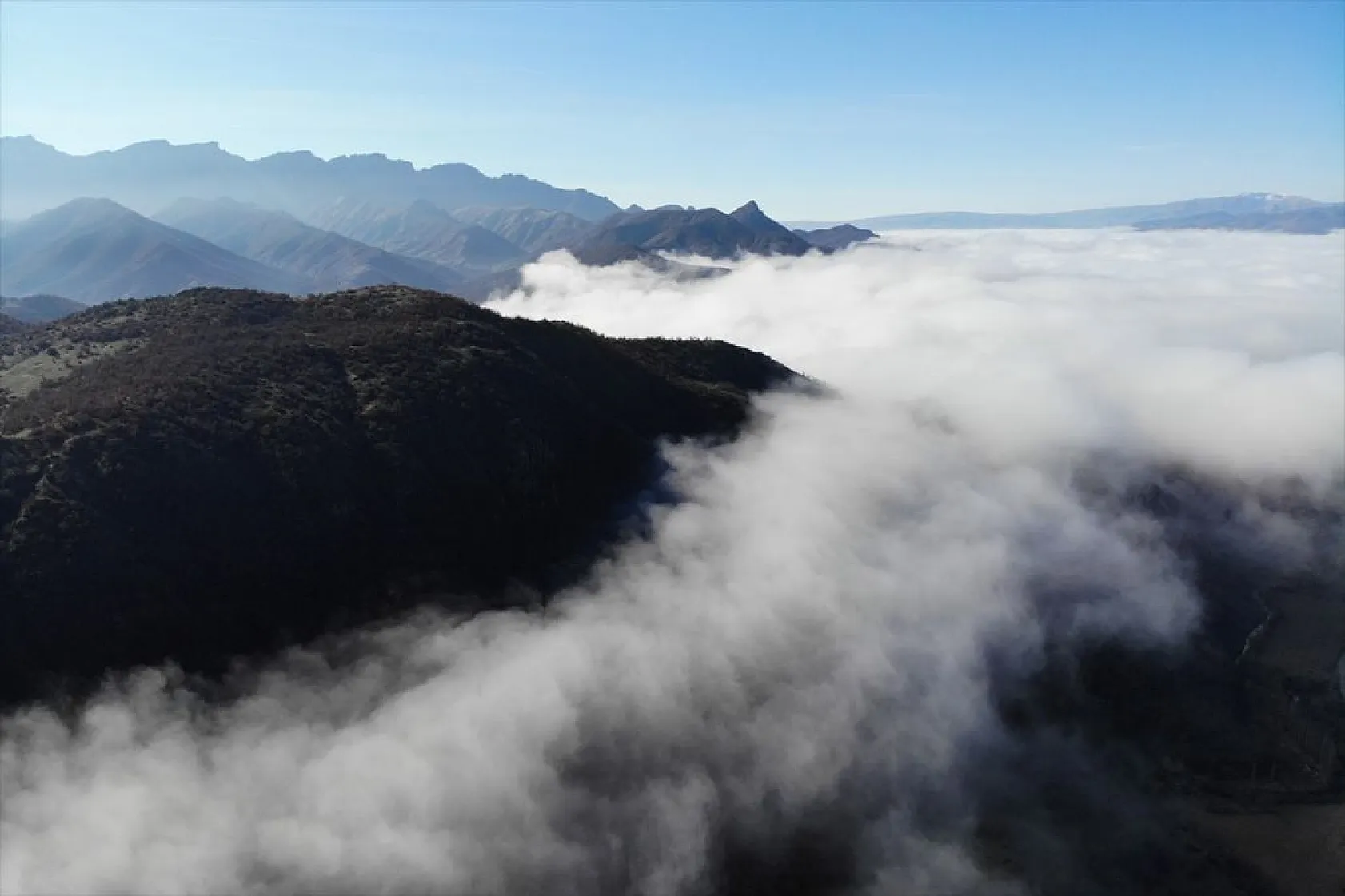 Sisle kaplanan Tunceli dağları havadan görüntülendi