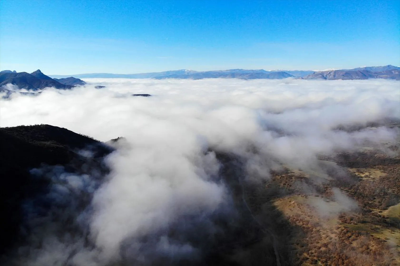 Sisle kaplanan Tunceli dağları havadan görüntülendi