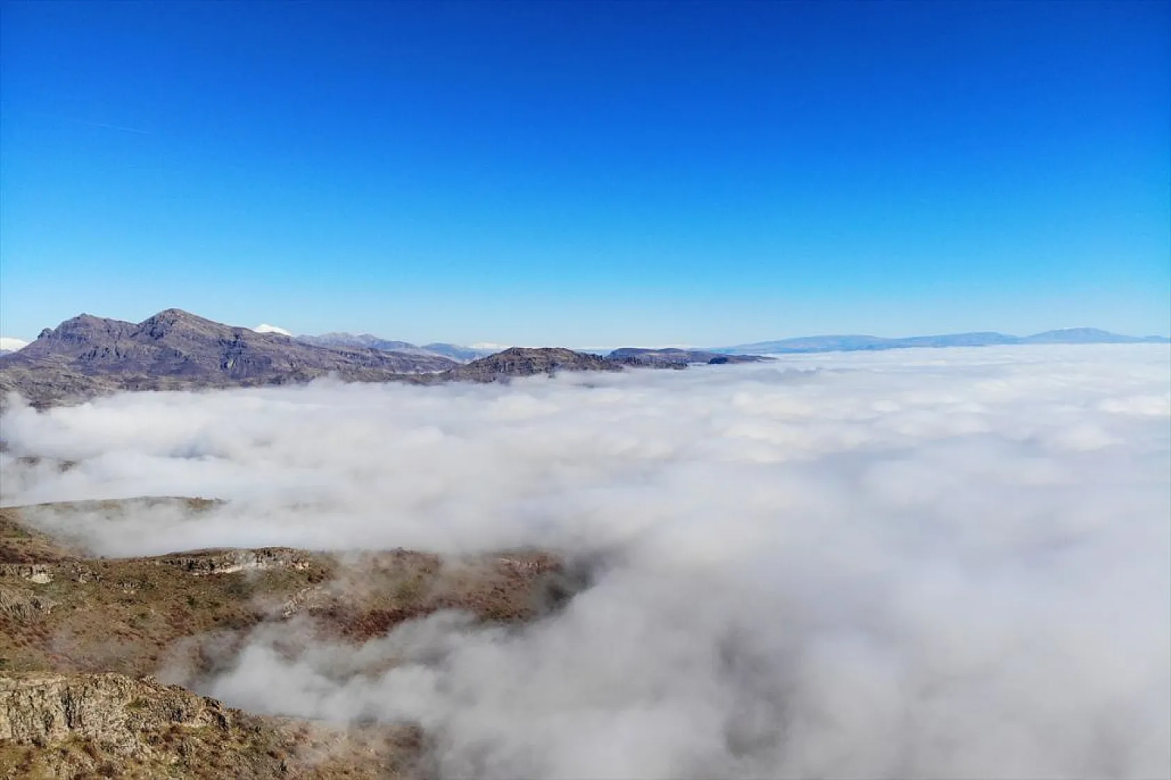 Sisle kaplanan Tunceli dağları havadan görüntülendi