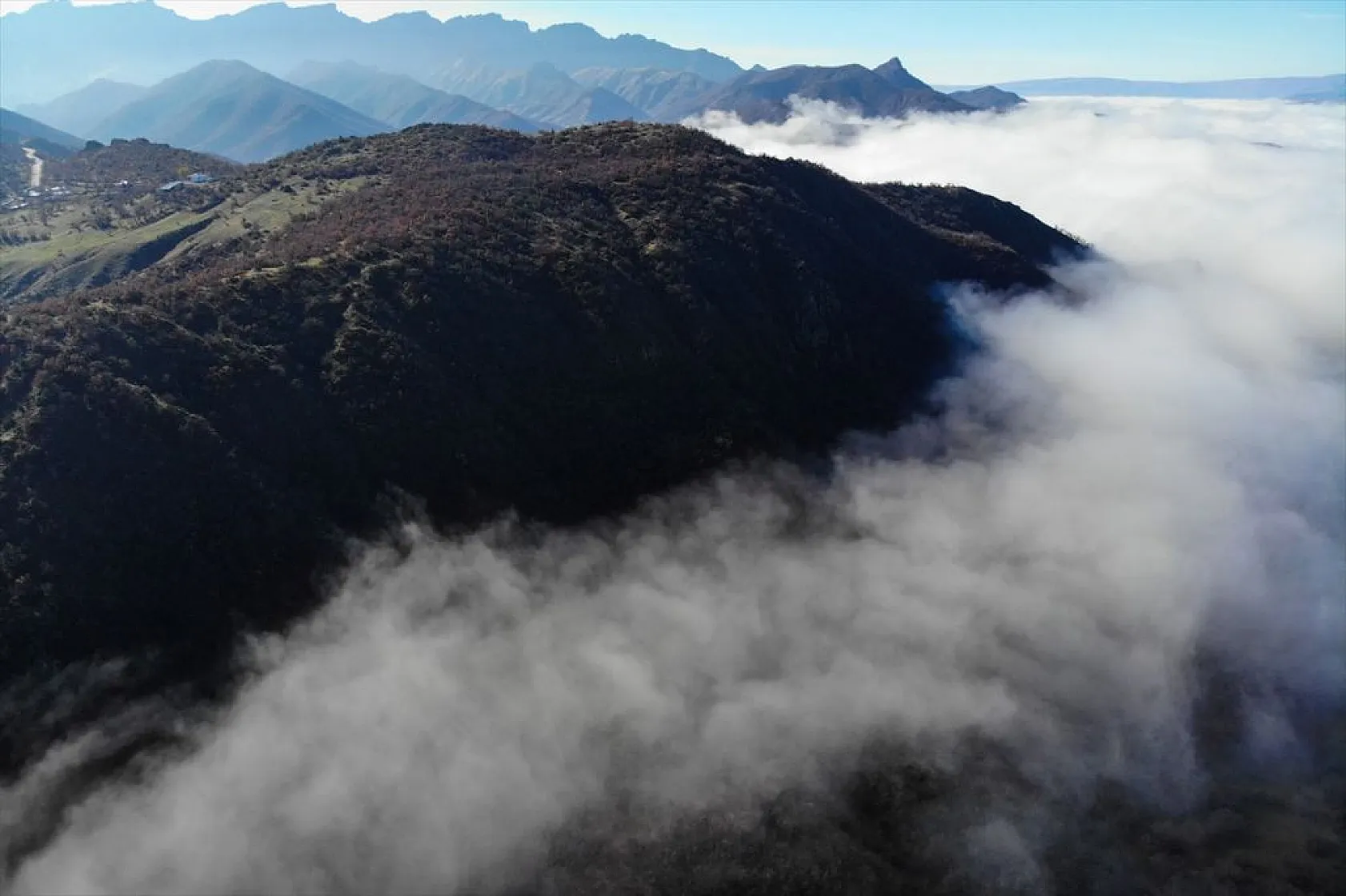 Sisle kaplanan Tunceli dağları havadan görüntülendi