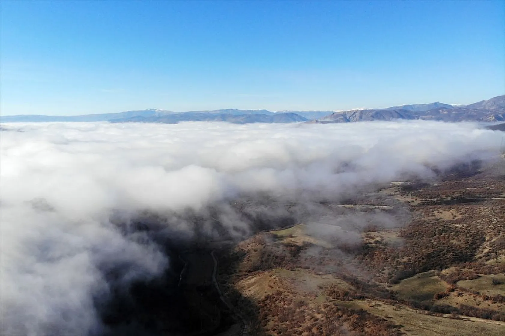 Sisle kaplanan Tunceli dağları havadan görüntülendi