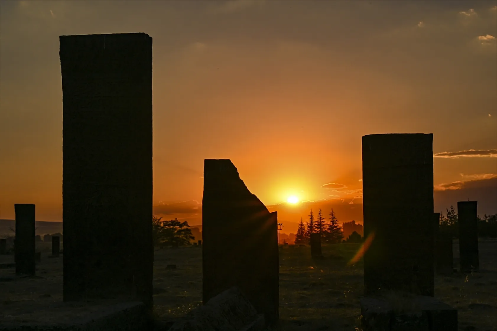 Selçuklu Meydan Mezarlığı zamana meydan okuyor