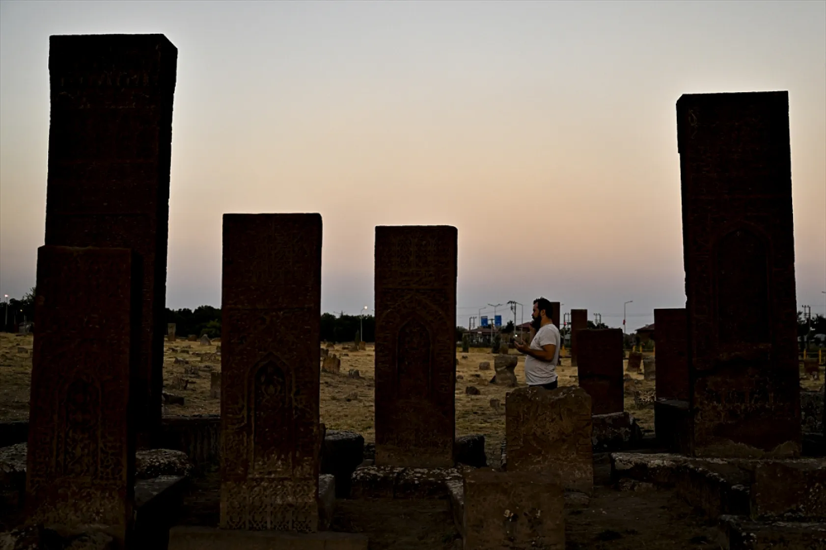 Selçuklu Meydan Mezarlığı zamana meydan okuyor